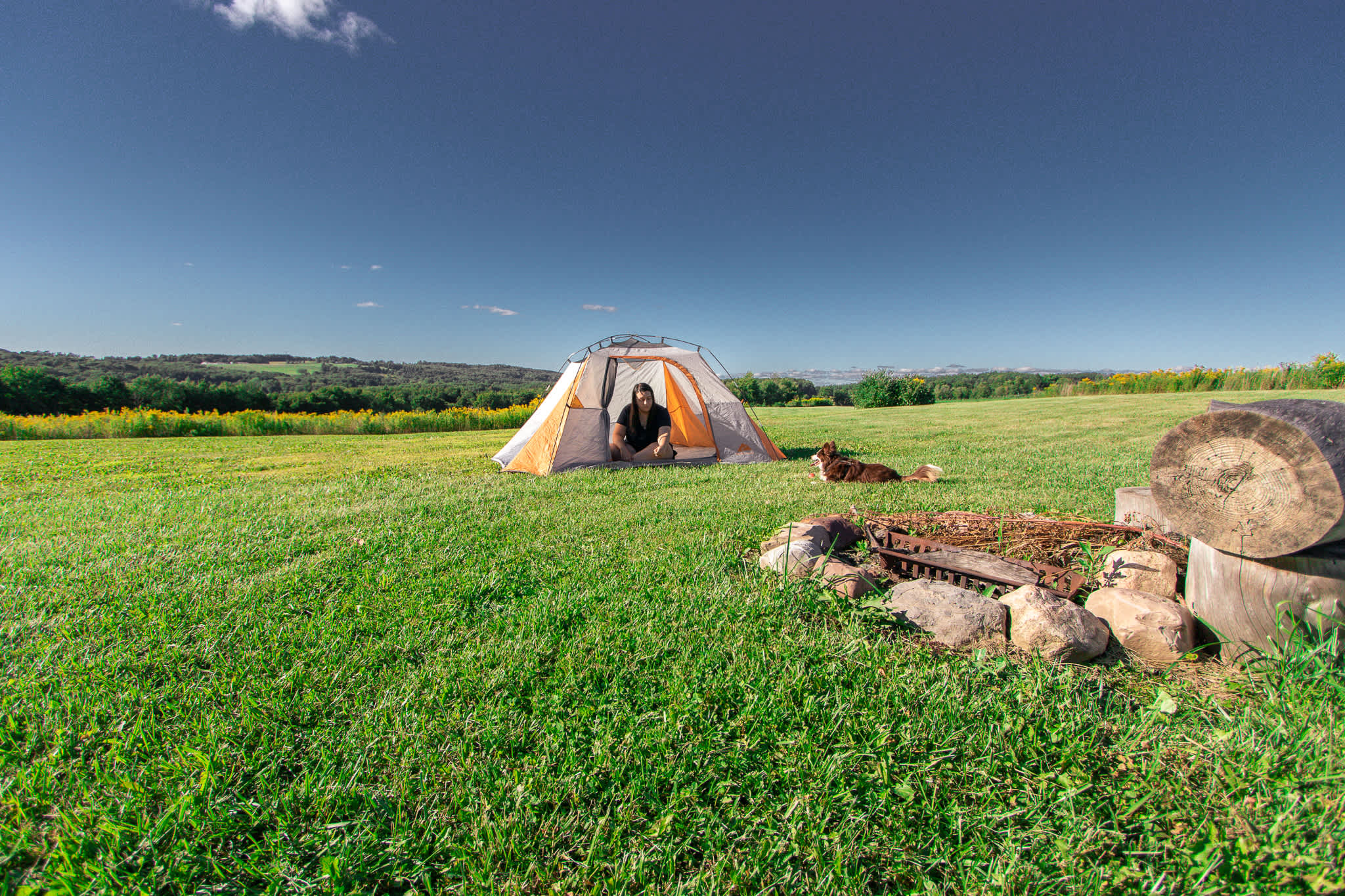 Wide open views of the surrounding areas