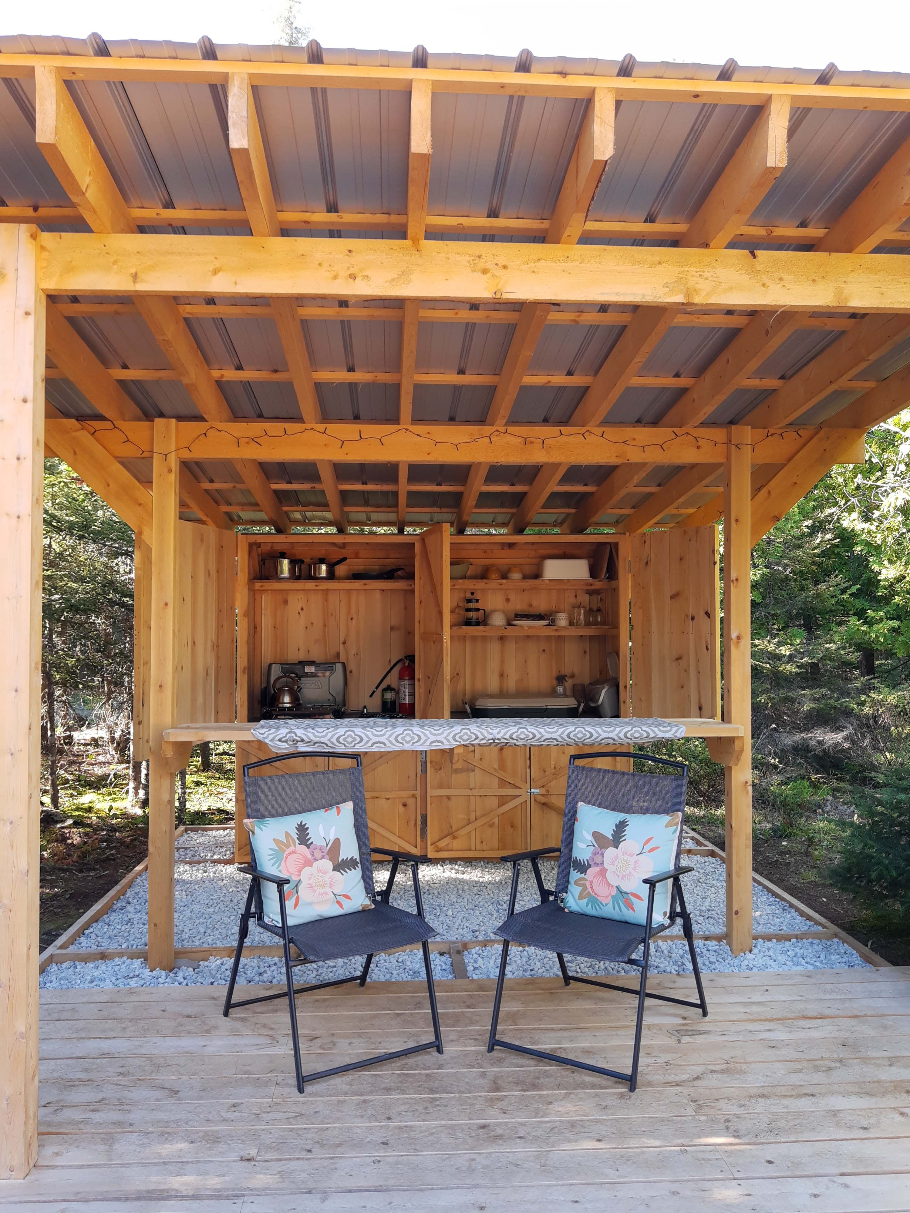 Outdoor kitchen so organized,!