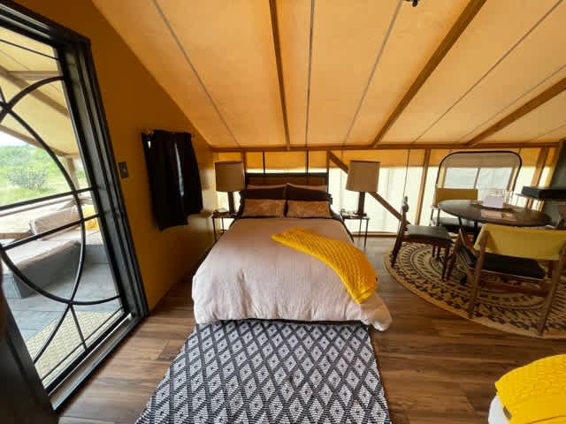 Snuggle up in this Full sized Bed with the same great 100% European Linen sheets, Organic blankets and plenty of pillows! 