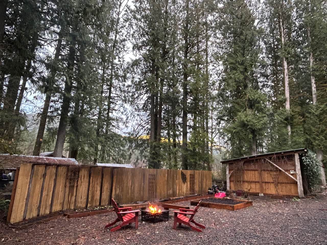 Private space to warm up and unwind! Dogs welcome! 🐾