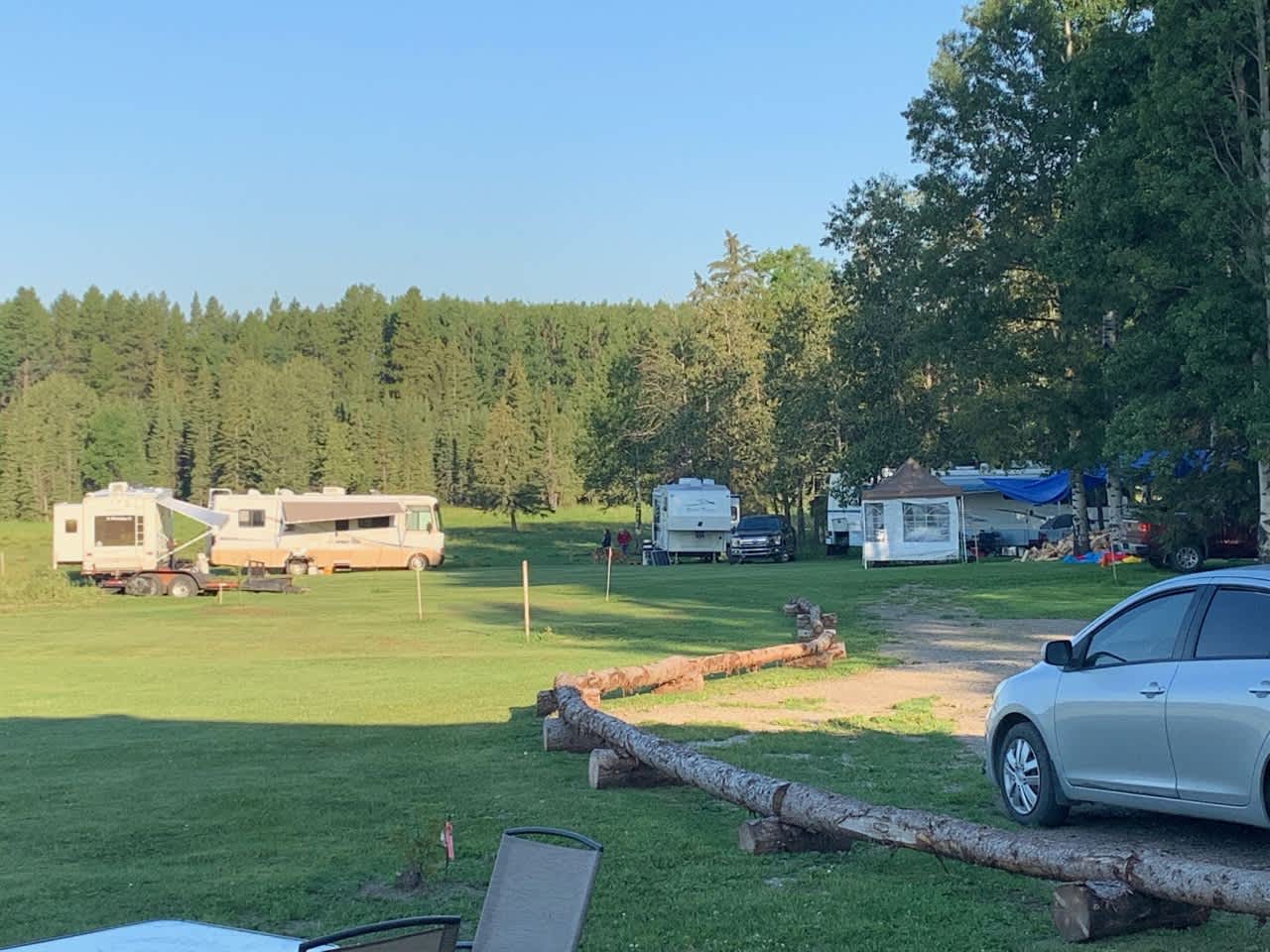 spacious group area for 7 or 8 units.
