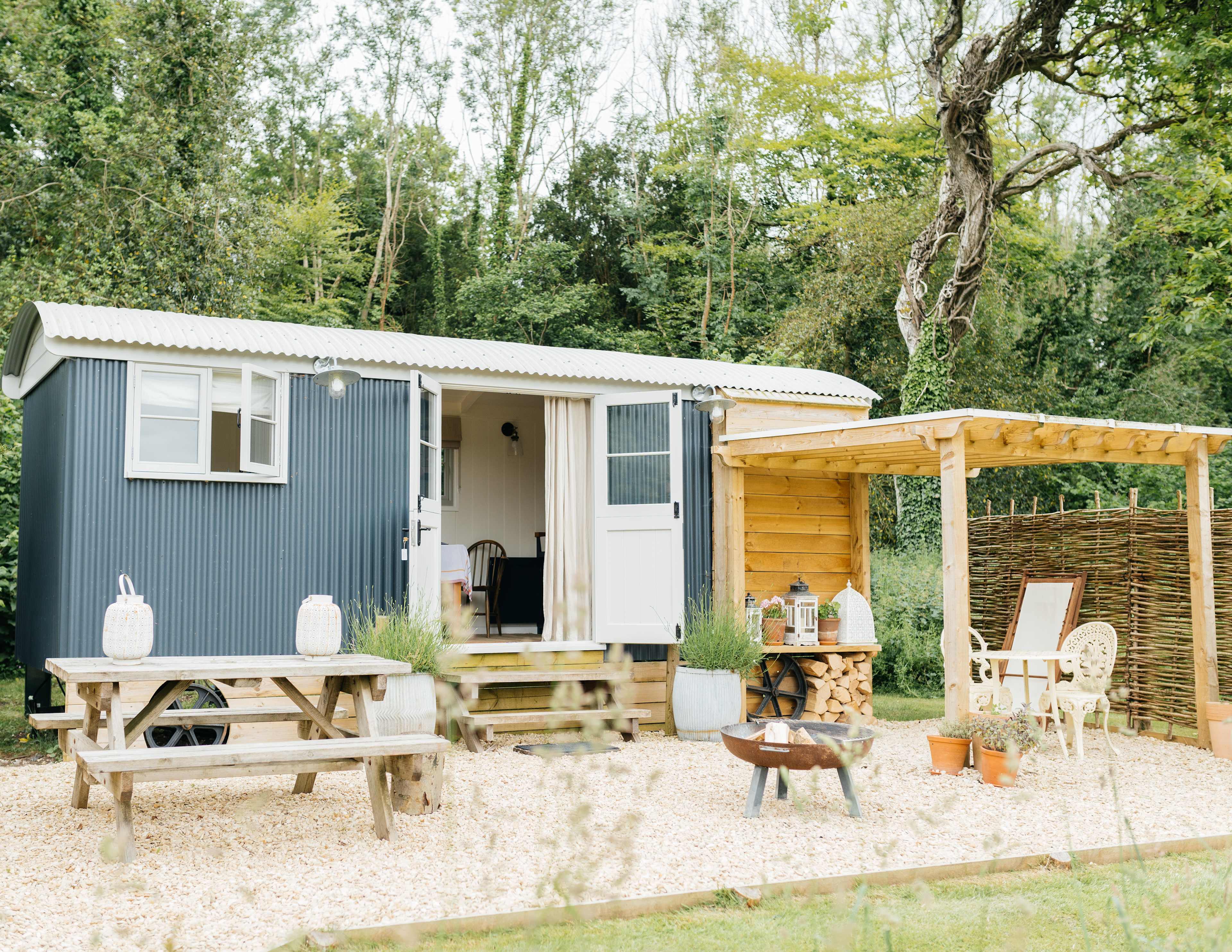 Lapwing Hut sleeps 2 in a king-size bed. It has it's own kitchen, bathroom and wood-fired hot-tub