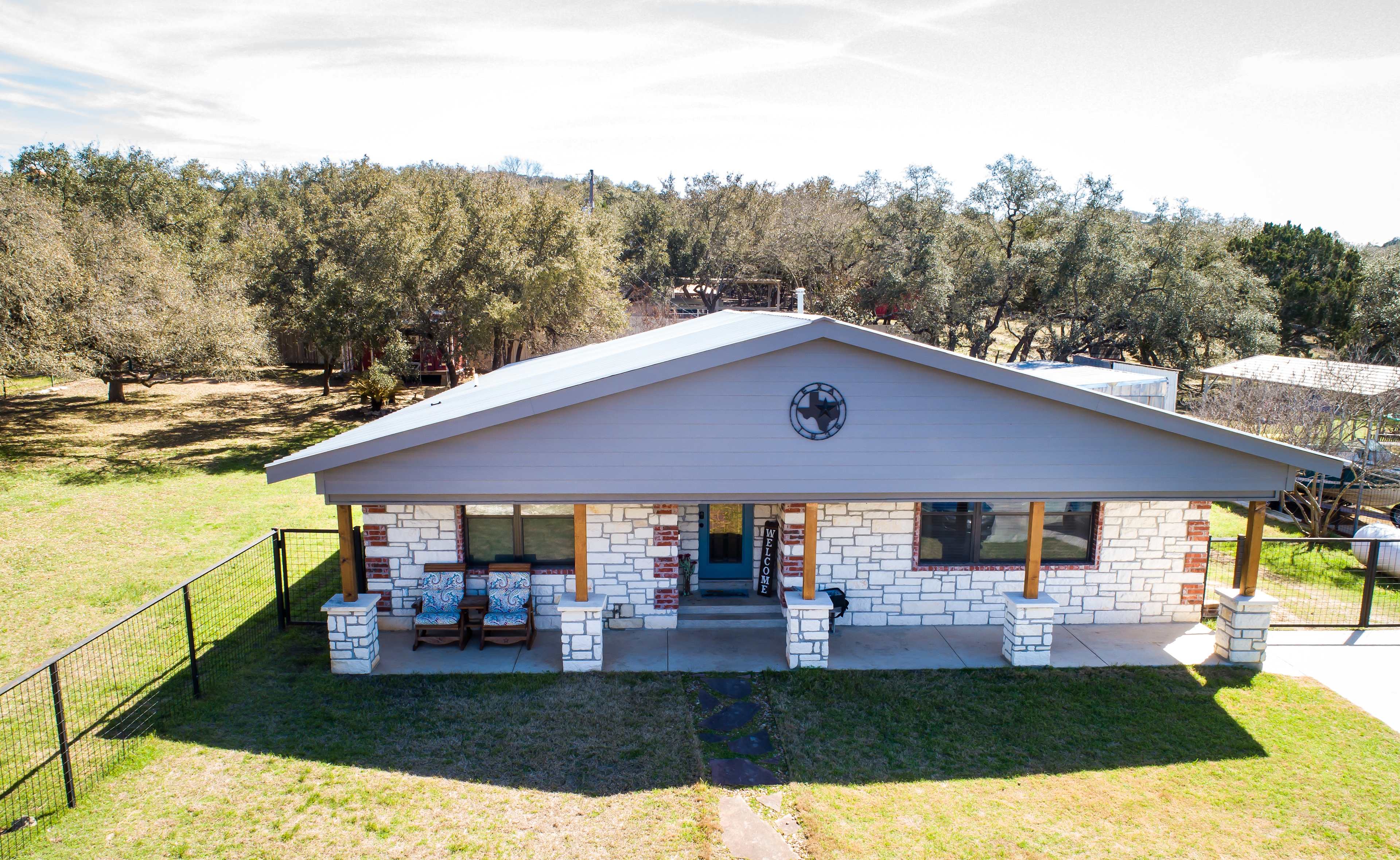 Welcome to the Hot Tub Farmhouse!