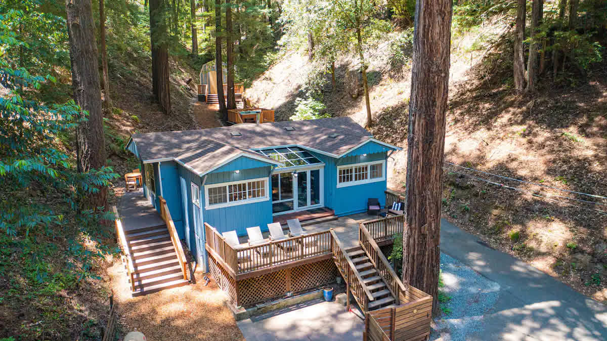 Private Cabin (w/ hot tub & sauna)