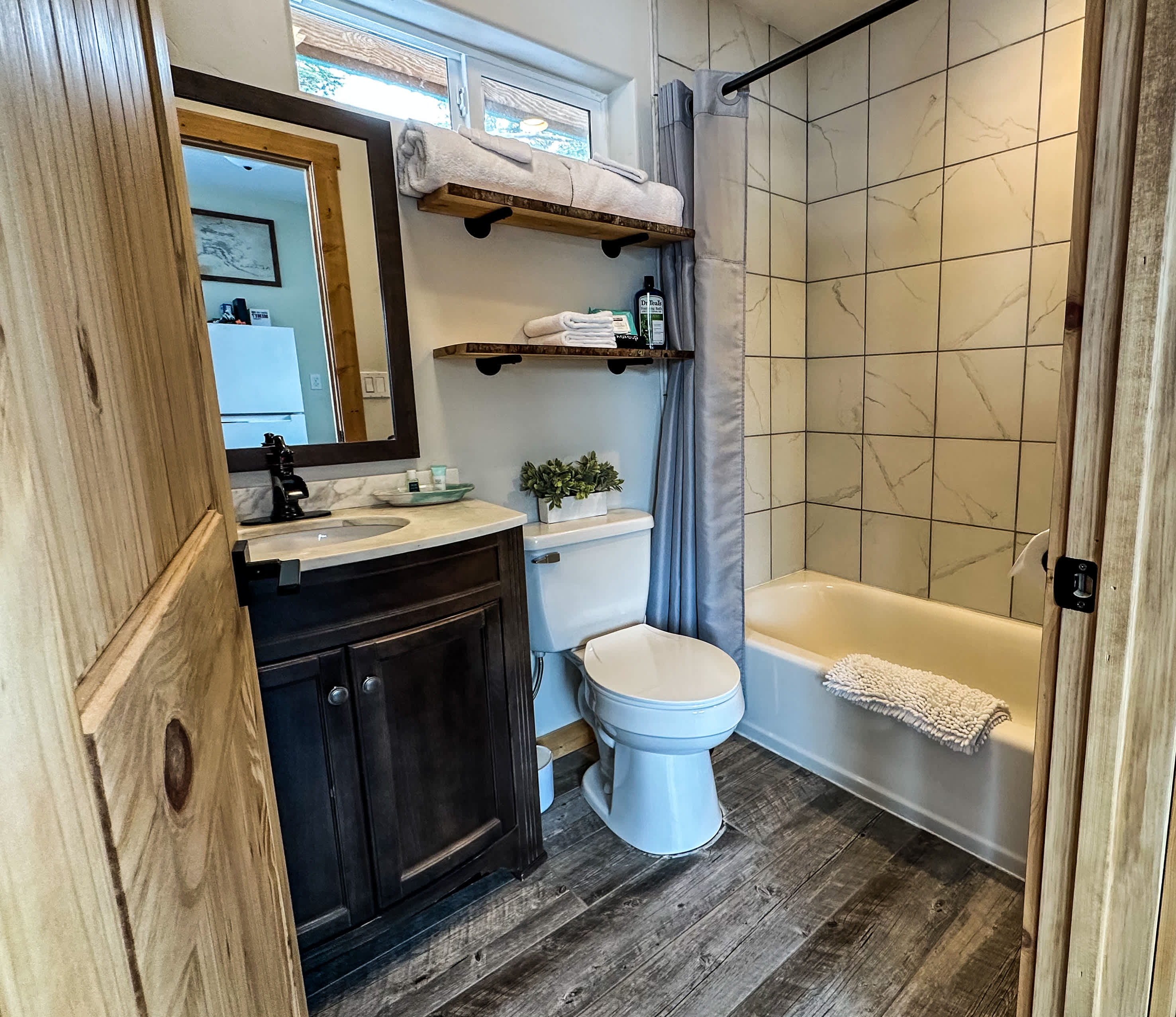 Full bath to get cleaned up and rejuvenated from a full day of adventures. 