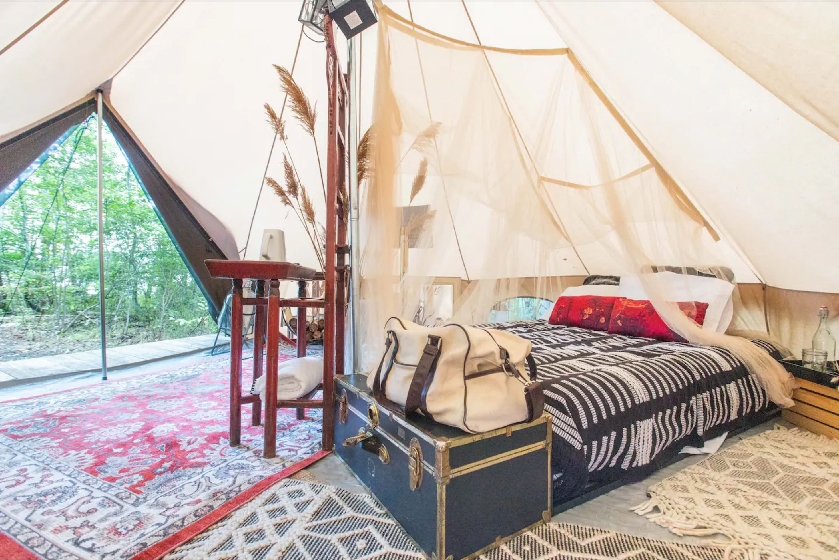 Scenic Lakefront Glamping Retreat
