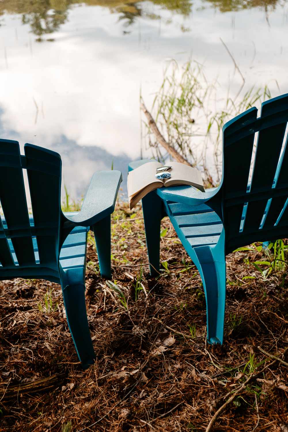 There's four chairs down by the lake and a picnic table too