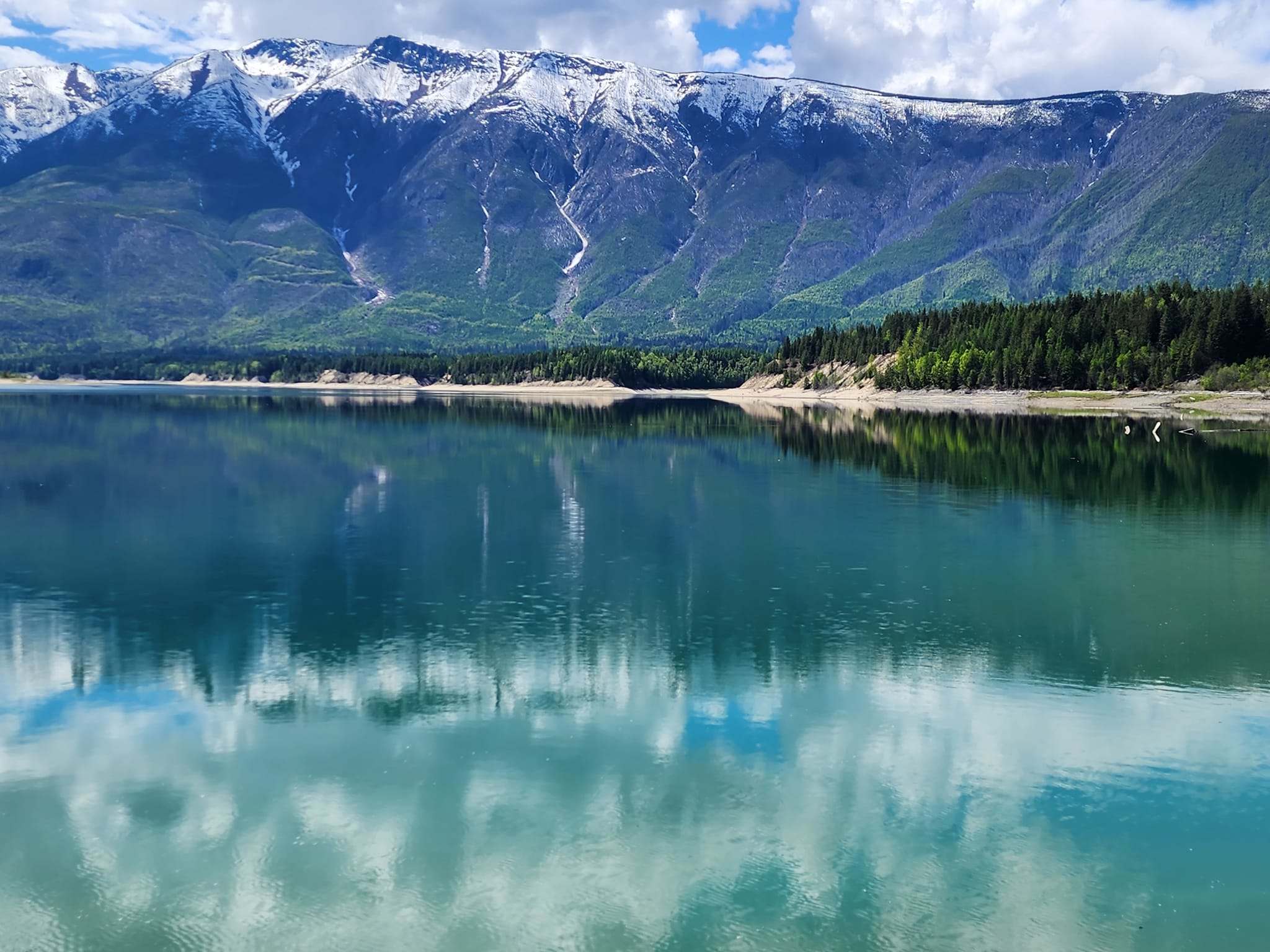 Stunning mountain views by the lake