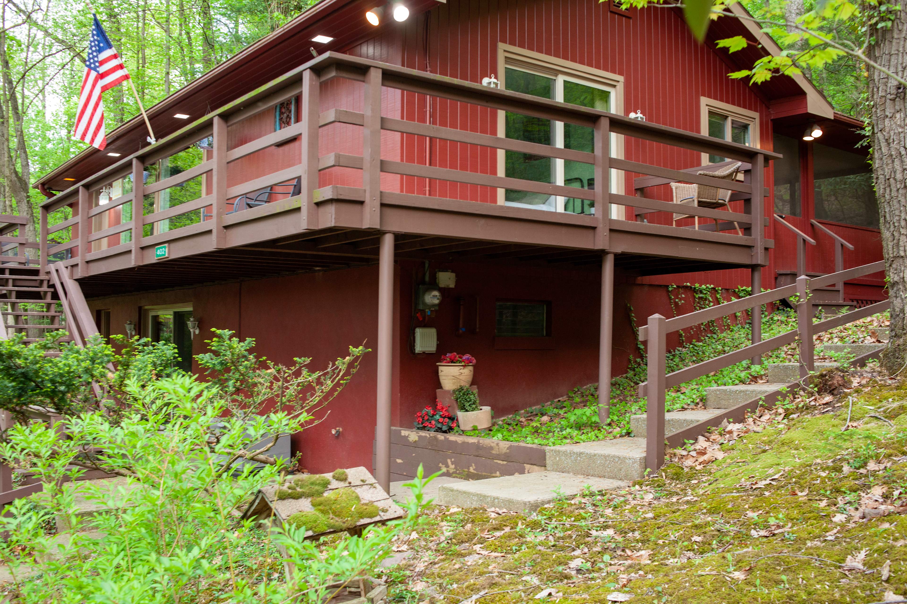 Cabin: Hot Tub, Grill, Lake, Trails