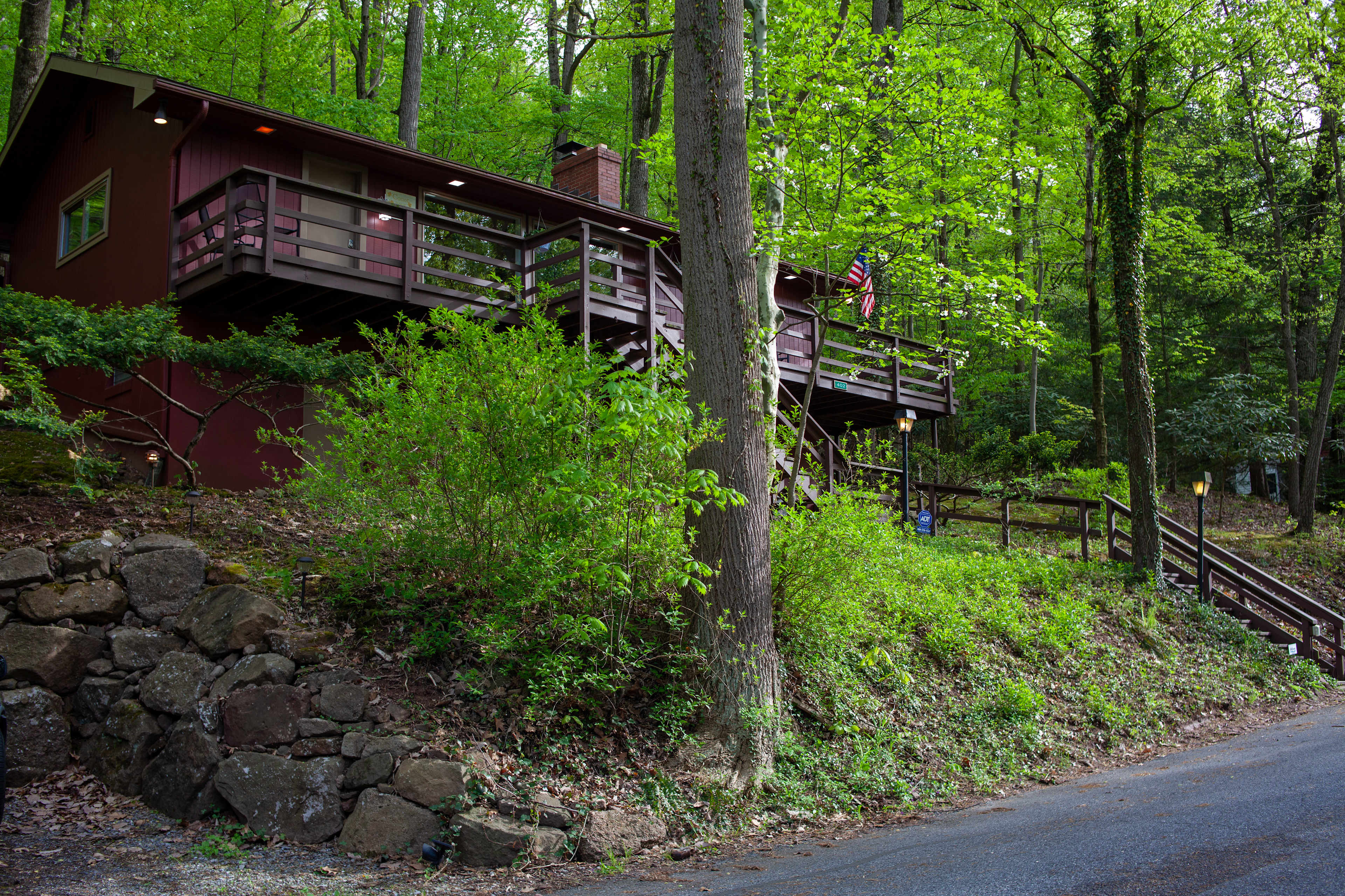 Cabin: Hot Tub, Grill, Lake, Trails