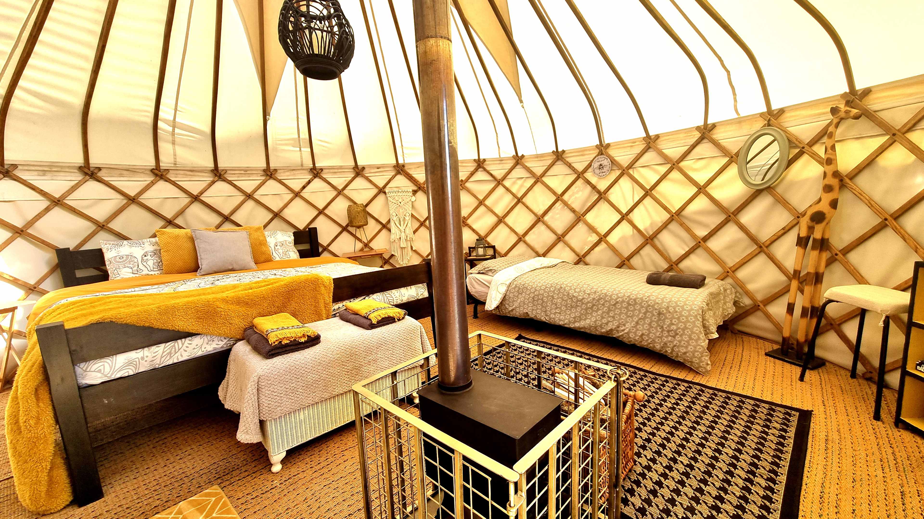 Bronfelen Yurt