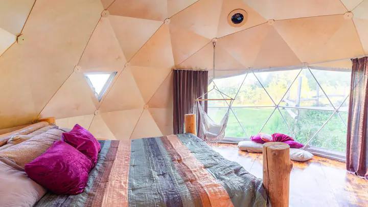 King Bed & Pano Window 