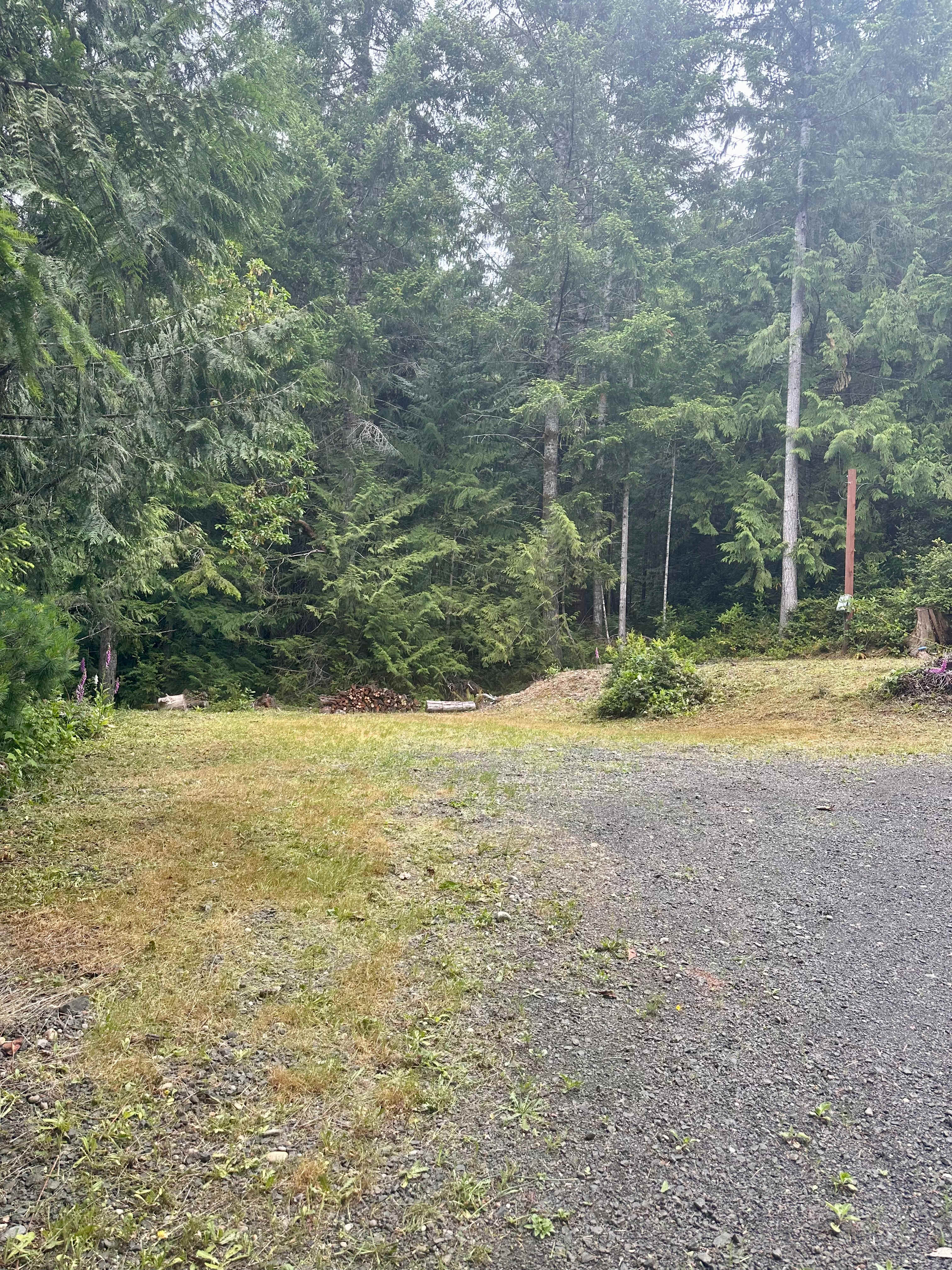 Hall’s Hood Hideaway