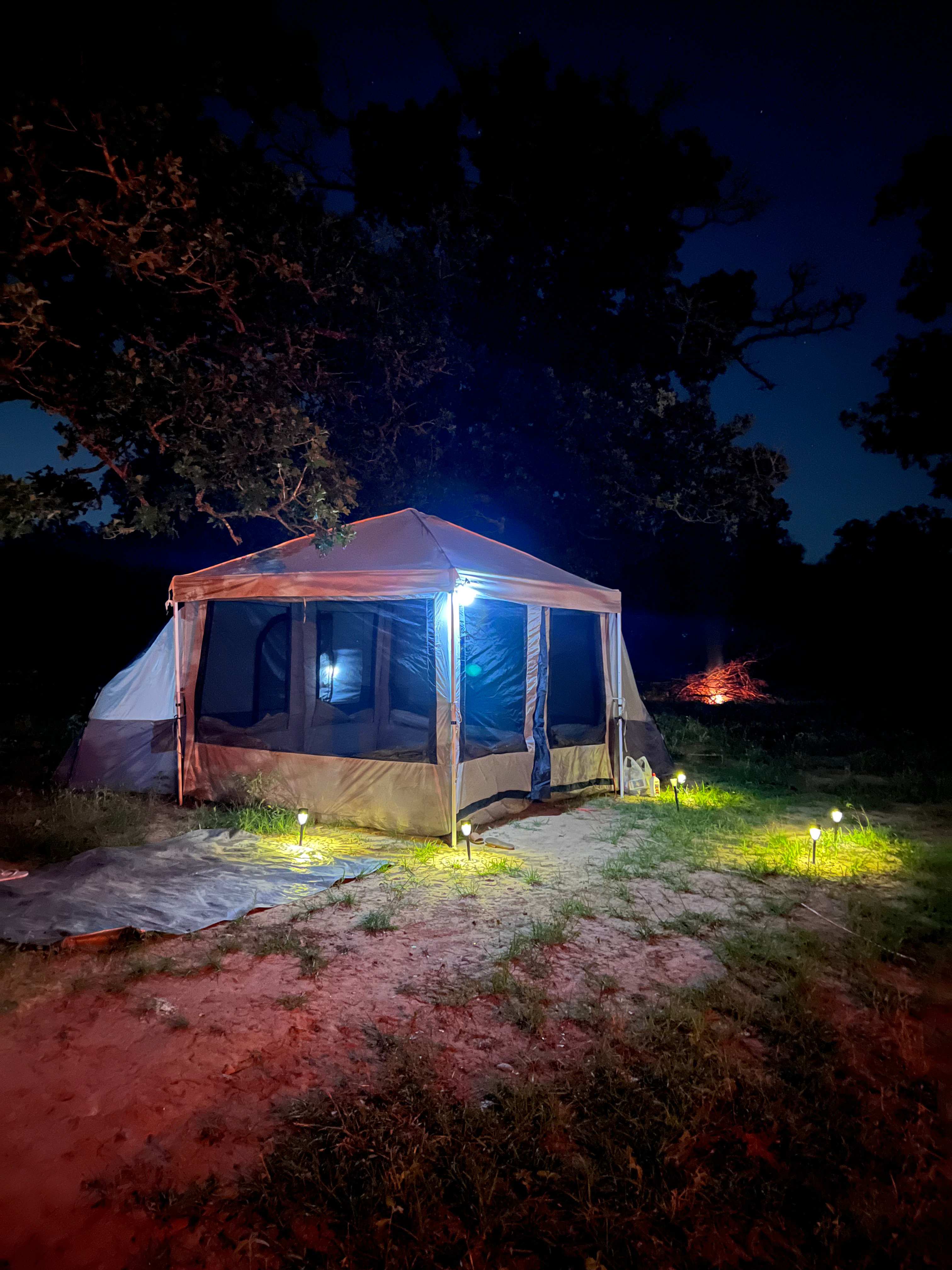 Tent for rent, 2 rooms. 4 people with a outdoor patio area. 