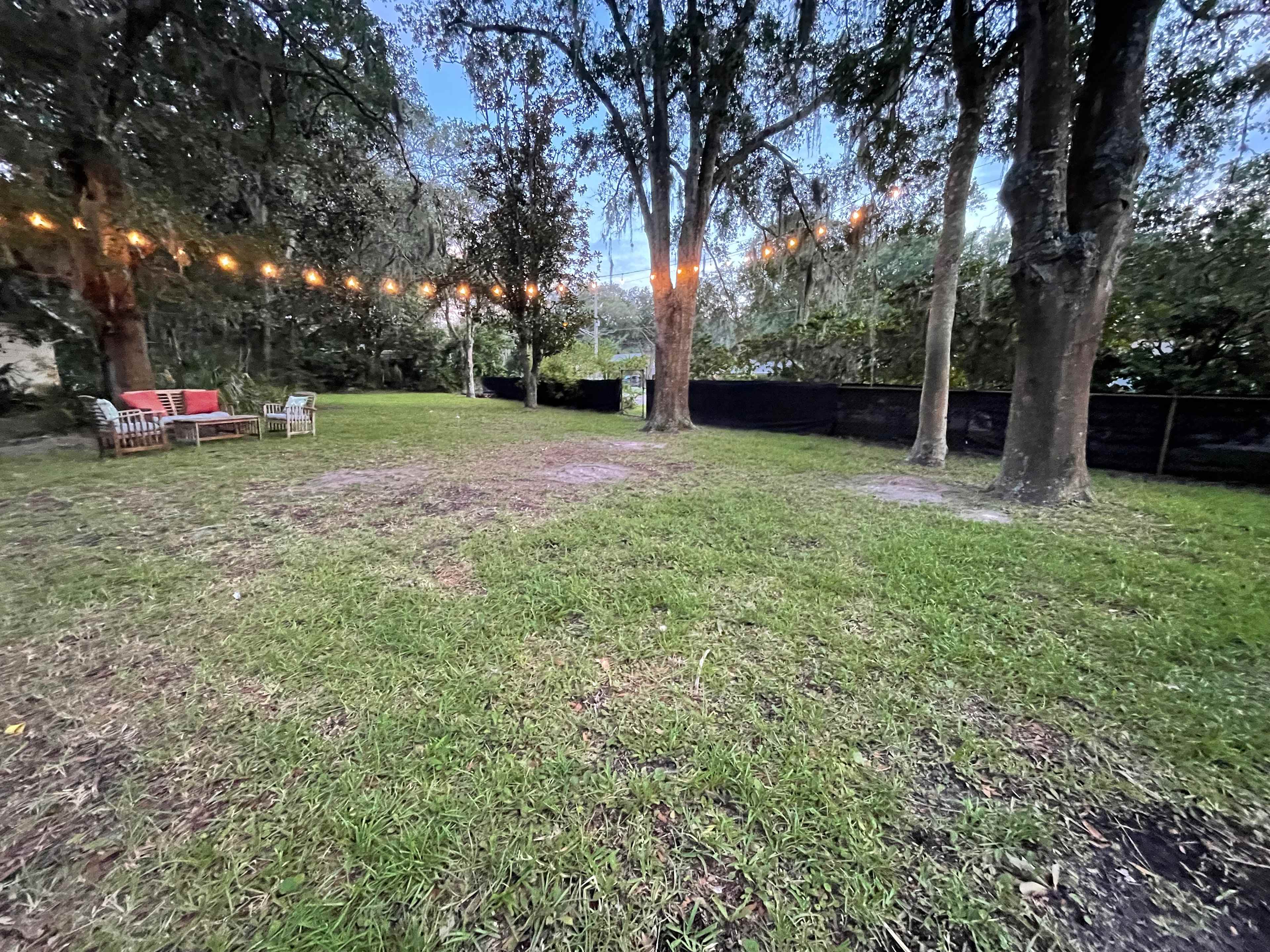 L shaped lot, 60’x100’ plenty of room for easy parking 
