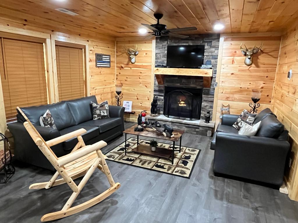 Beautiful cabin 3 bedrooms & 2 bath