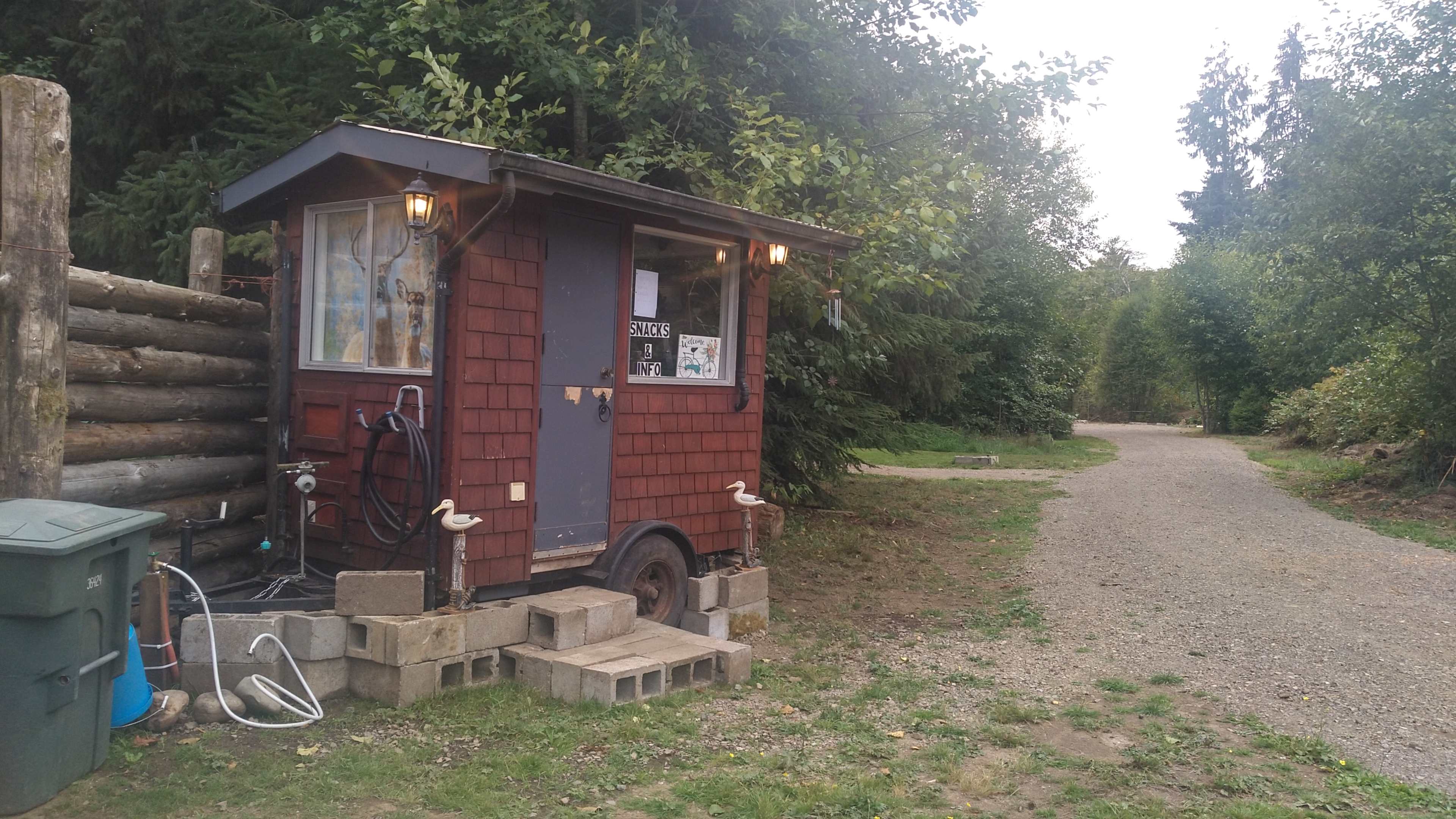 Open 24/7 Inside this shack is mini fridge with Snacks, bottle water, Self serve honor system. 
Garbage can, new hose for water.