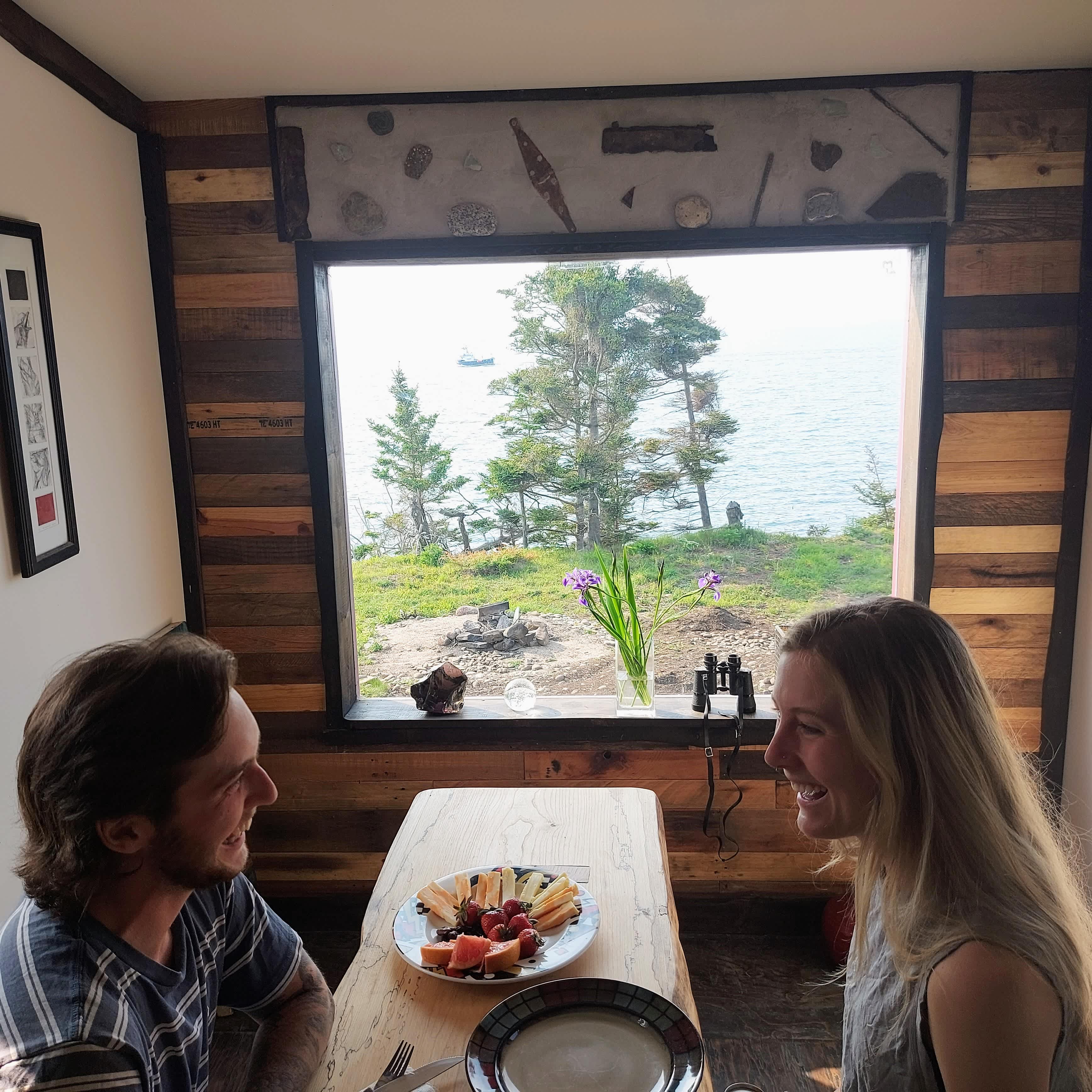 Fundy Fantasy Oceanfront Cabin