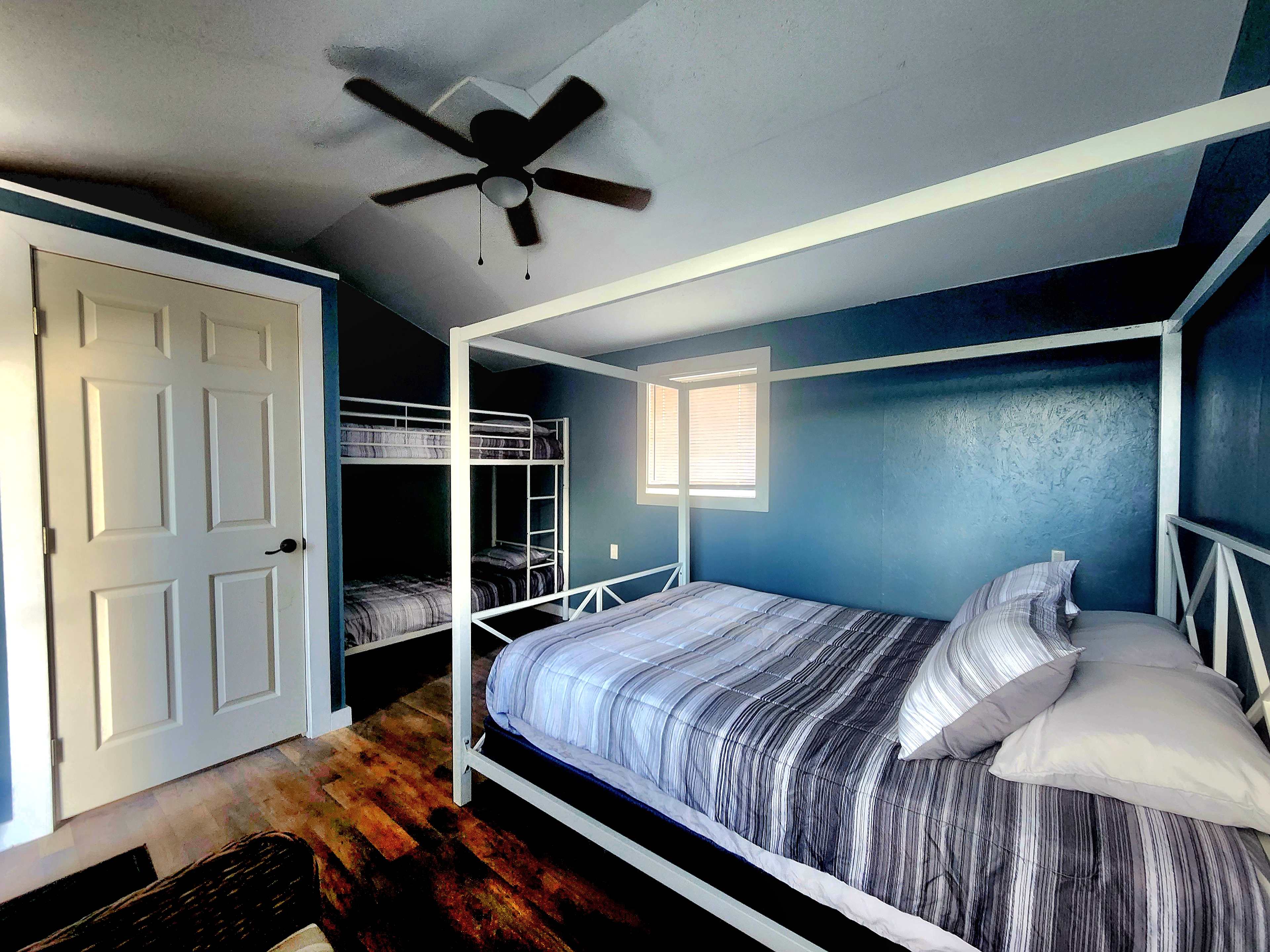 Off Grid Glamping (Guestroom #3)