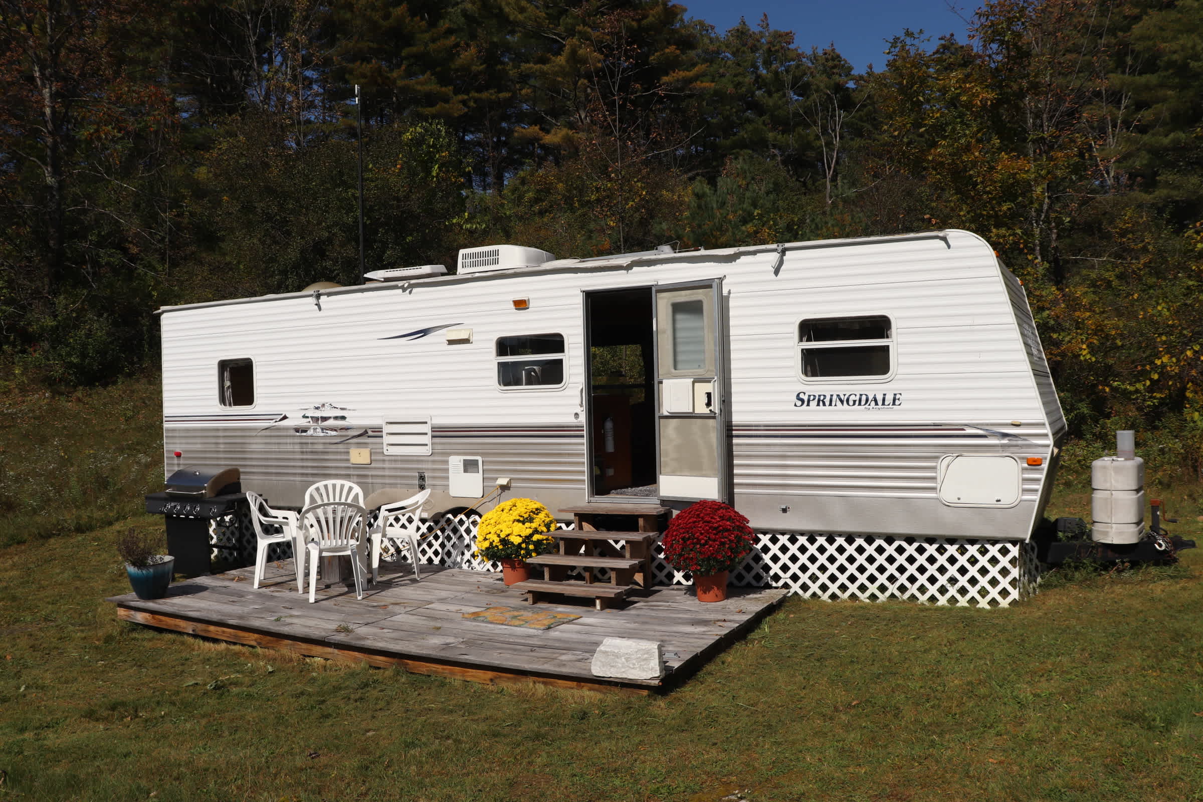 Comfy Camper on a Hill, next to AT!