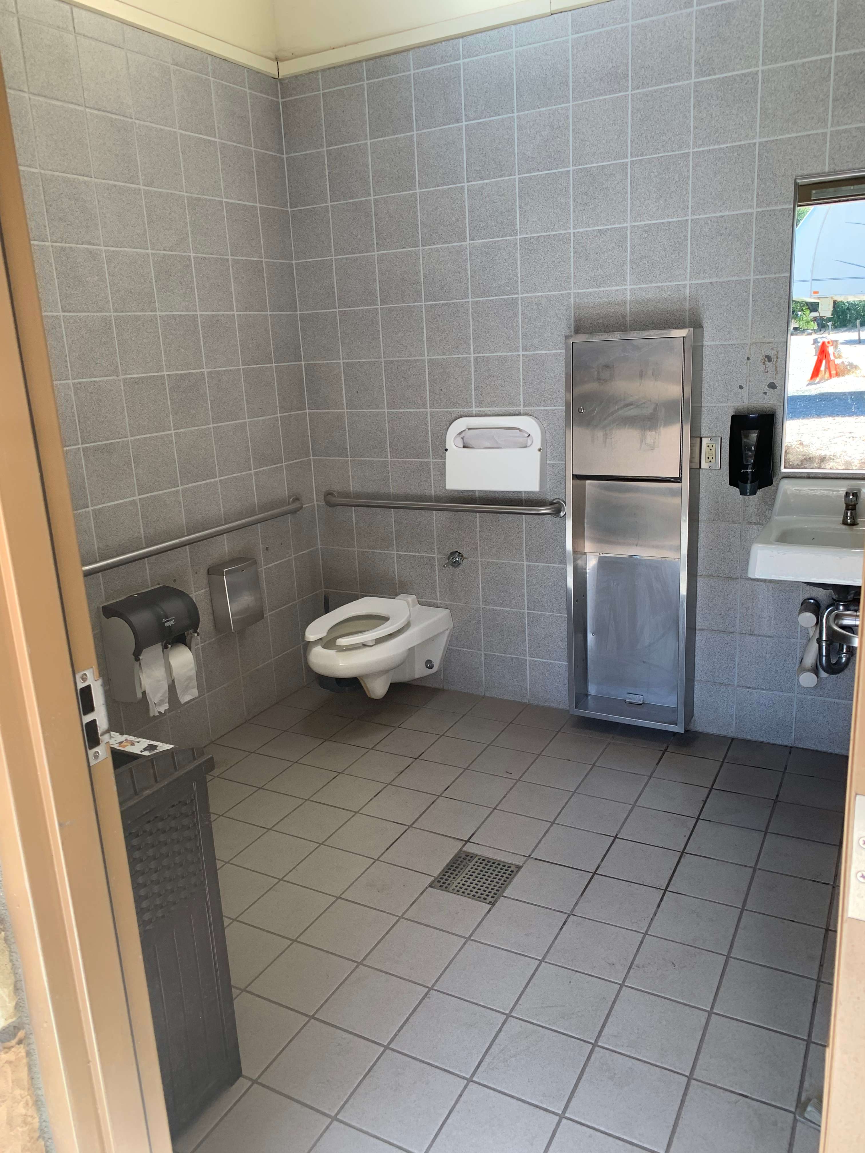 Clean restroom 