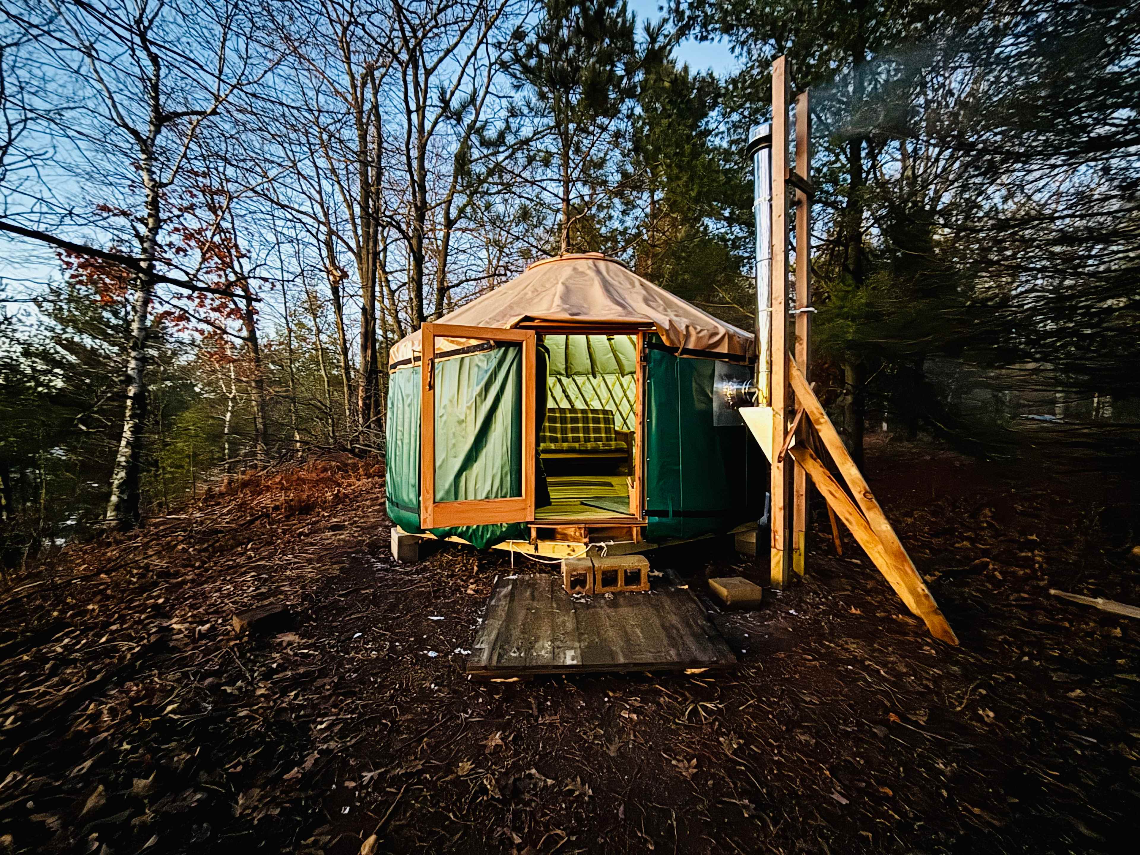 Off Grid Lakeside Yurt