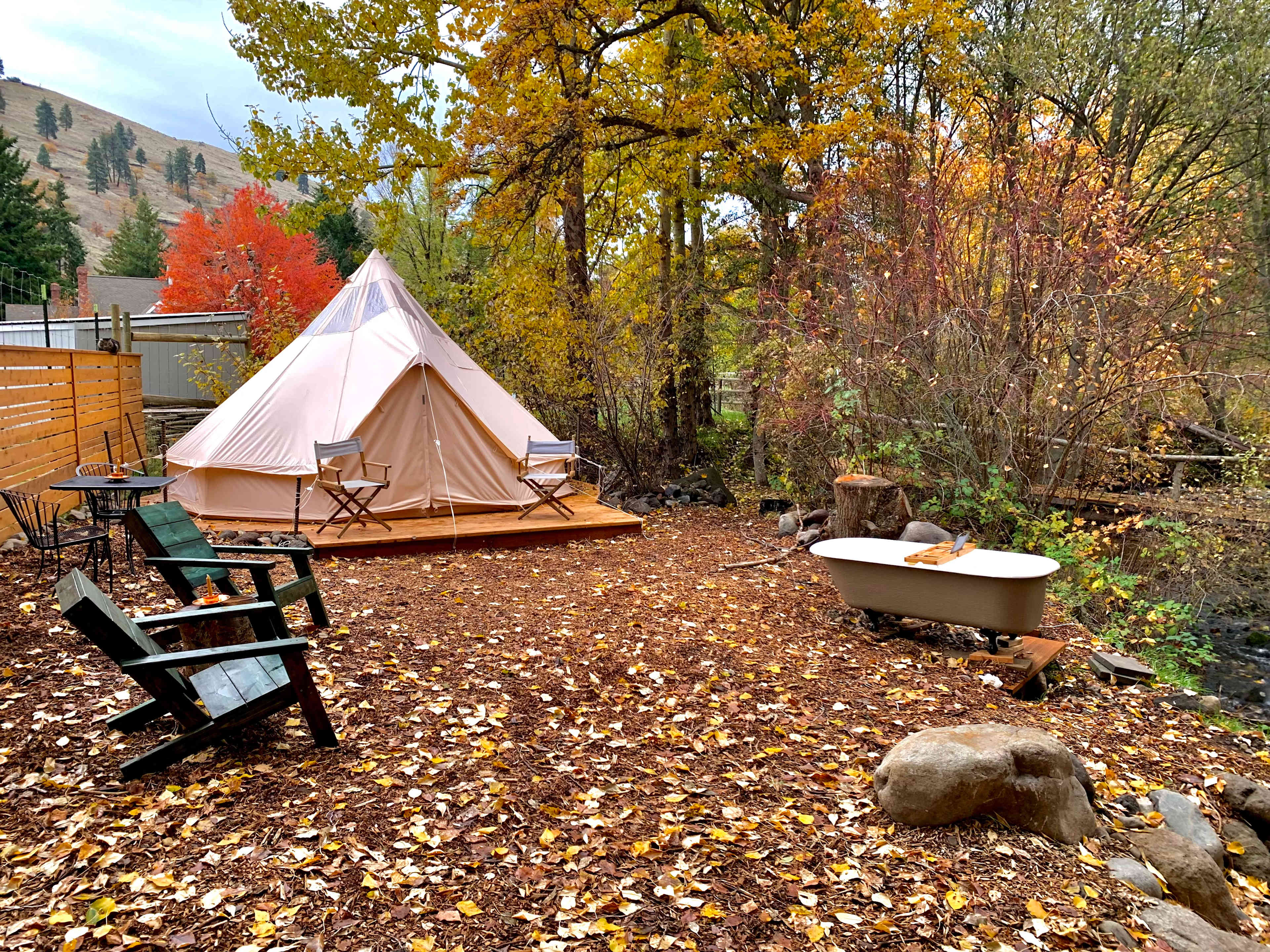 Secluded Creekside Glamping on Farm