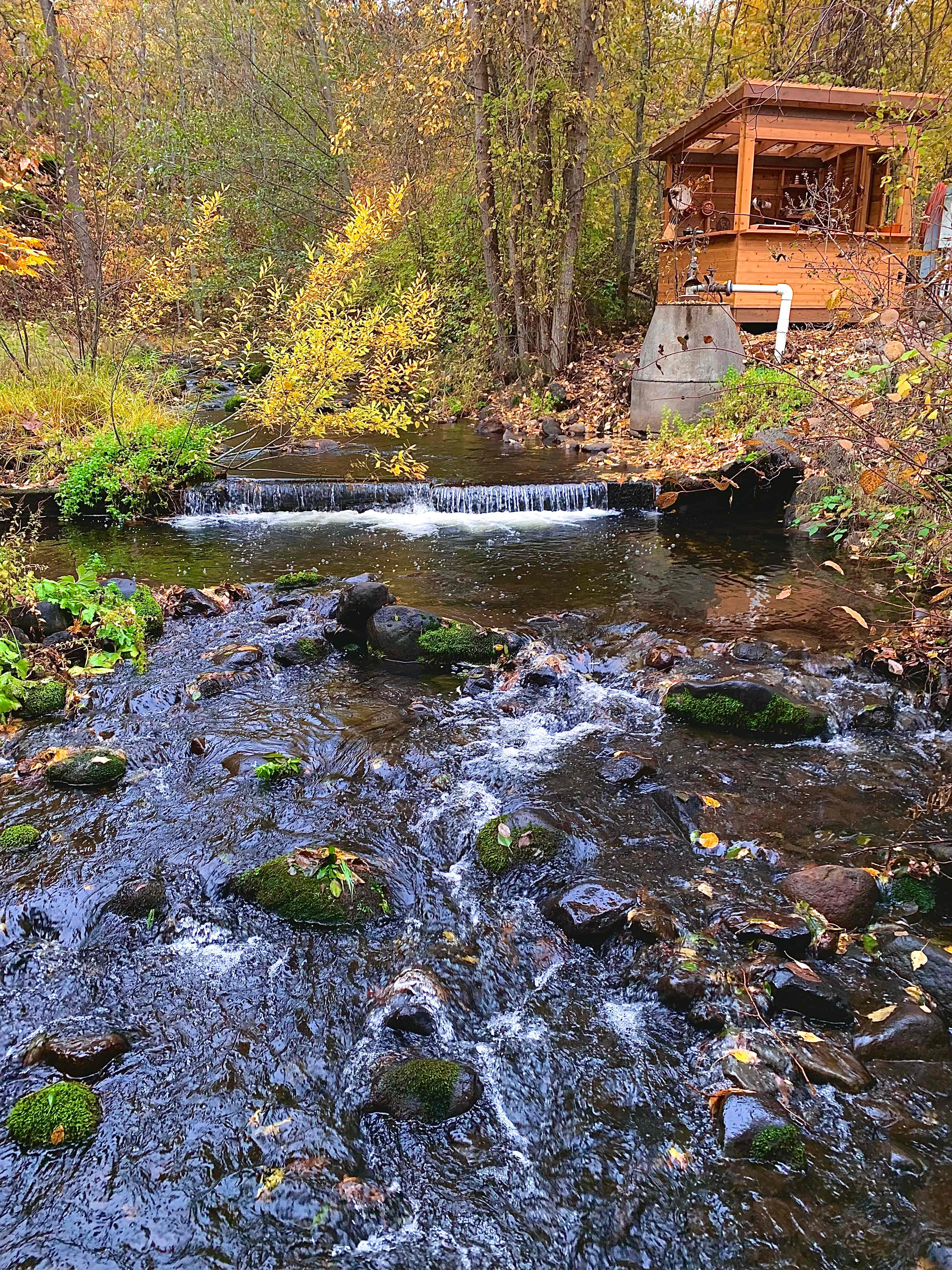 Secluded Creekside Glamping on Farm