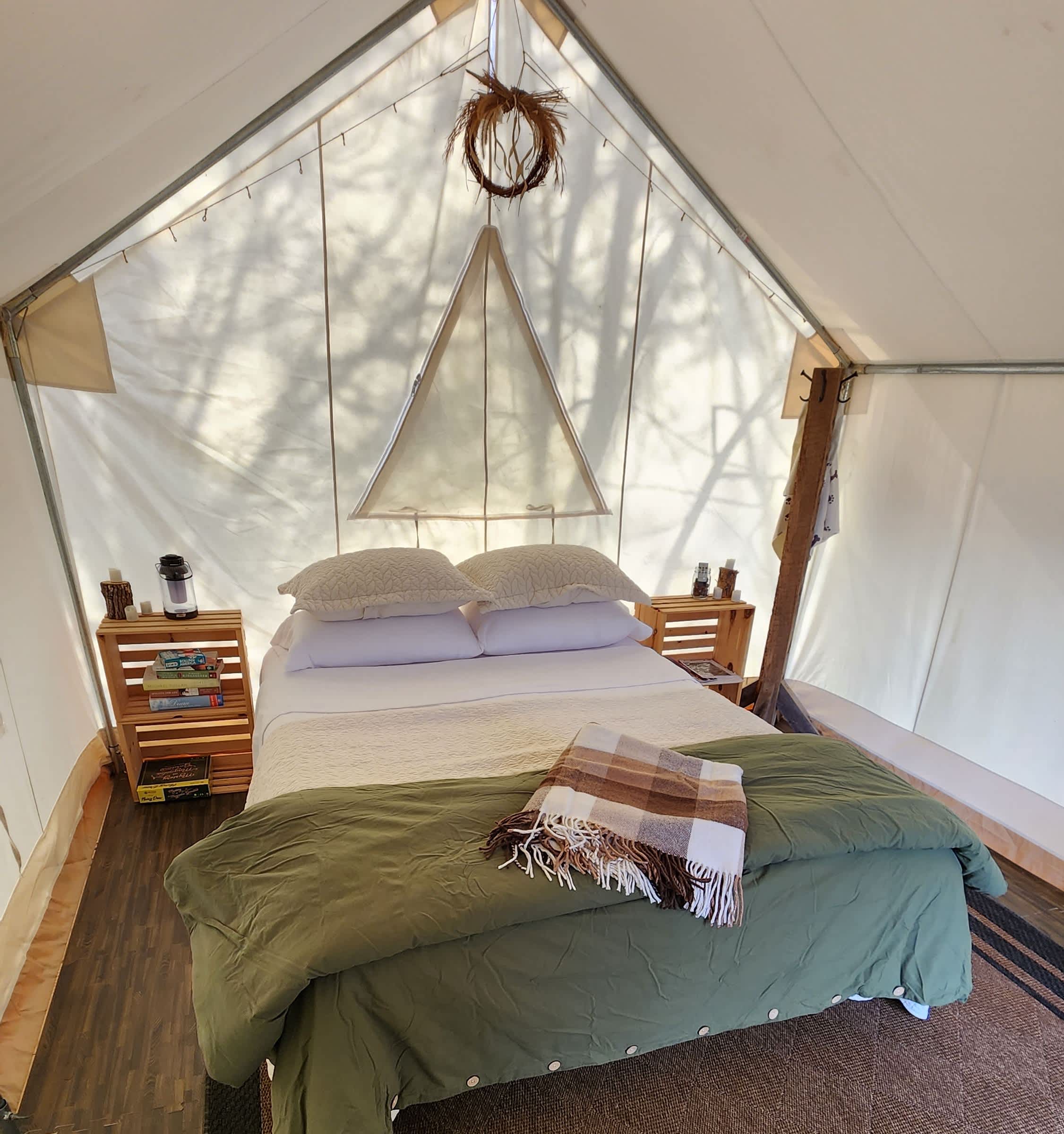For an extra fee we can provide bedding for the queen sized bed so that you can pack a little lighter!