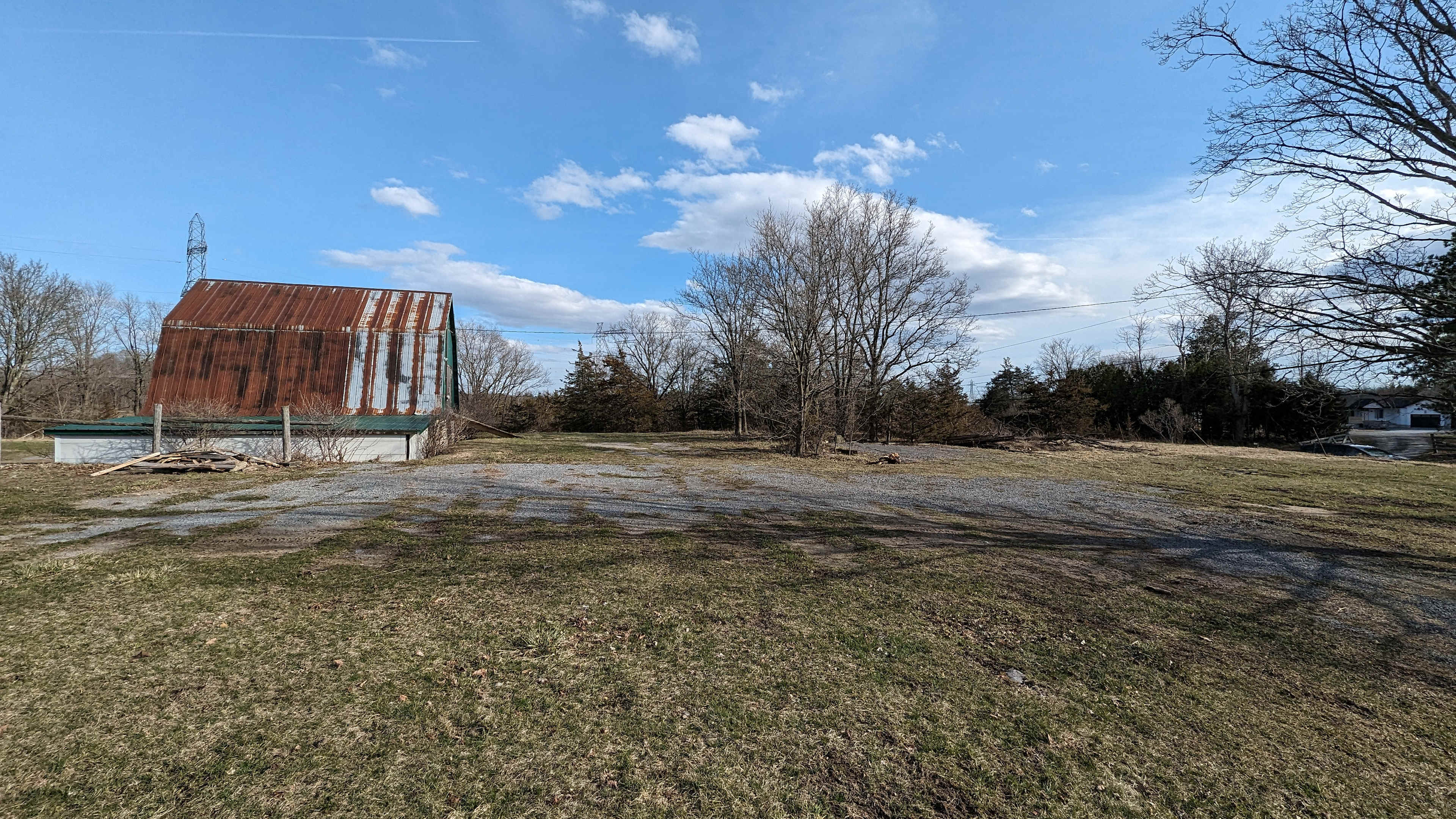 RV/Camper Parking 10min To Kingston