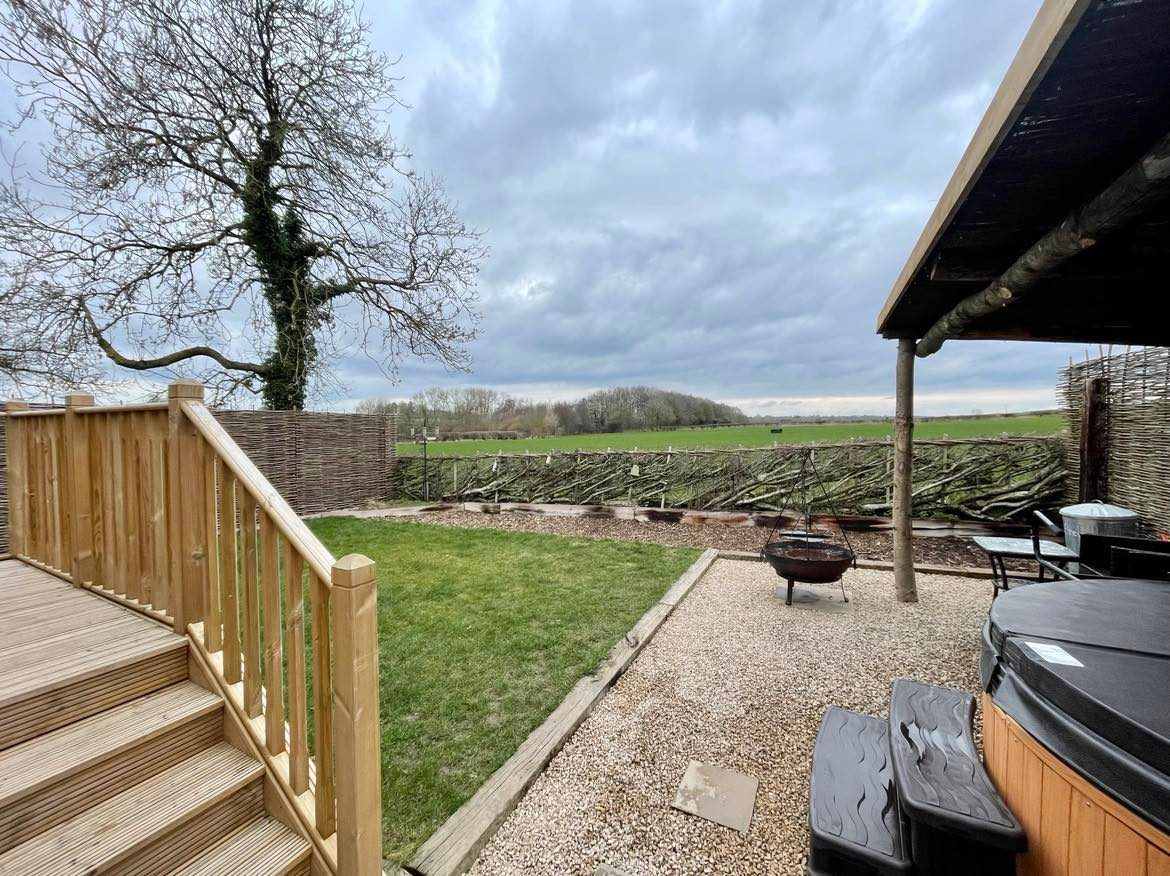 Luxury Shepherds Hut with Hot Tub