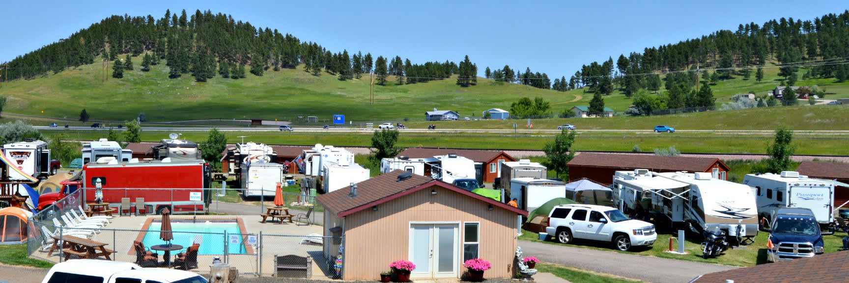 No Name City Luxury Cabins & RV