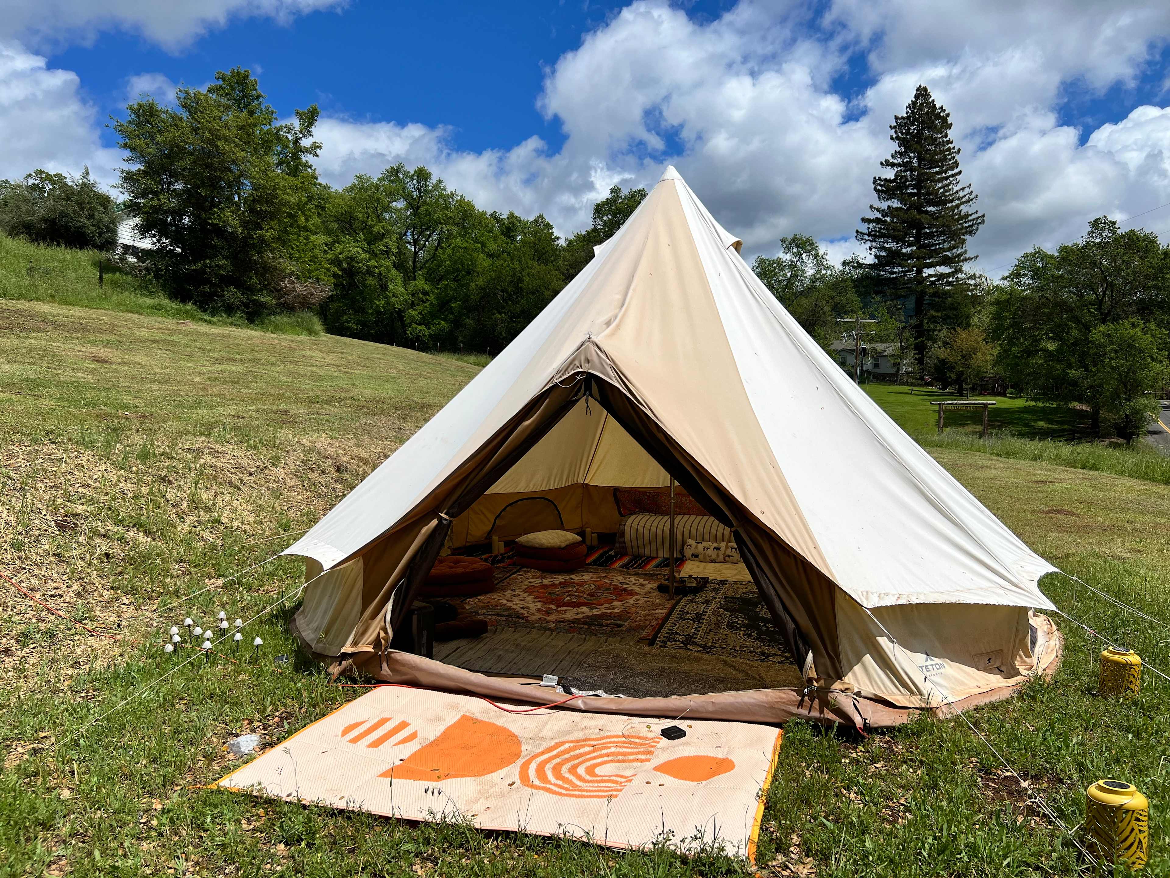 Sprawling Columbia Glamp Site