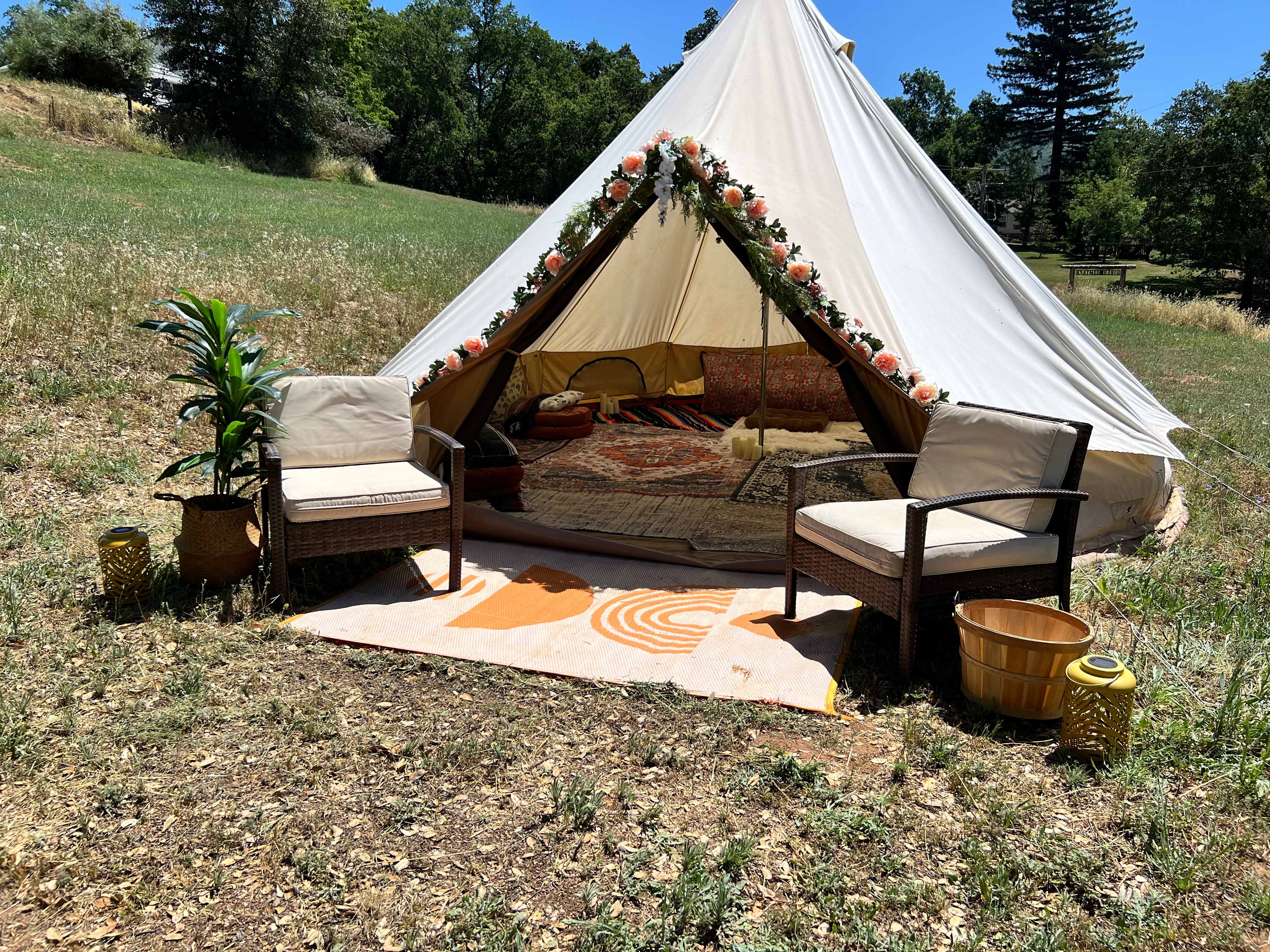 Sprawling Columbia Glamp Site