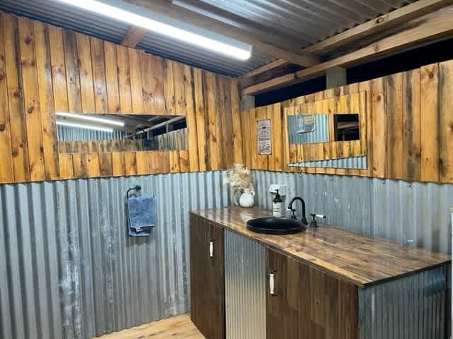 5 Star Off Grid Reteat