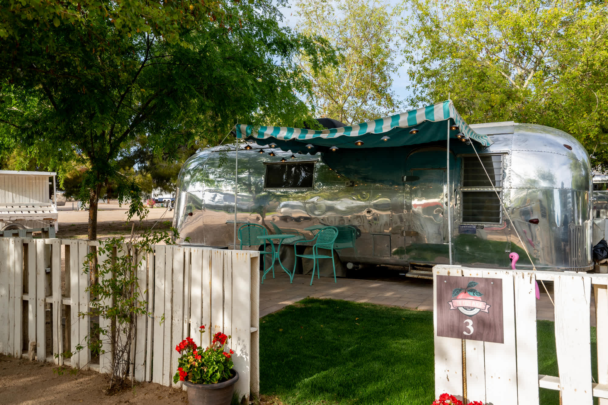 The Cozy Peach at Schnepf Farms