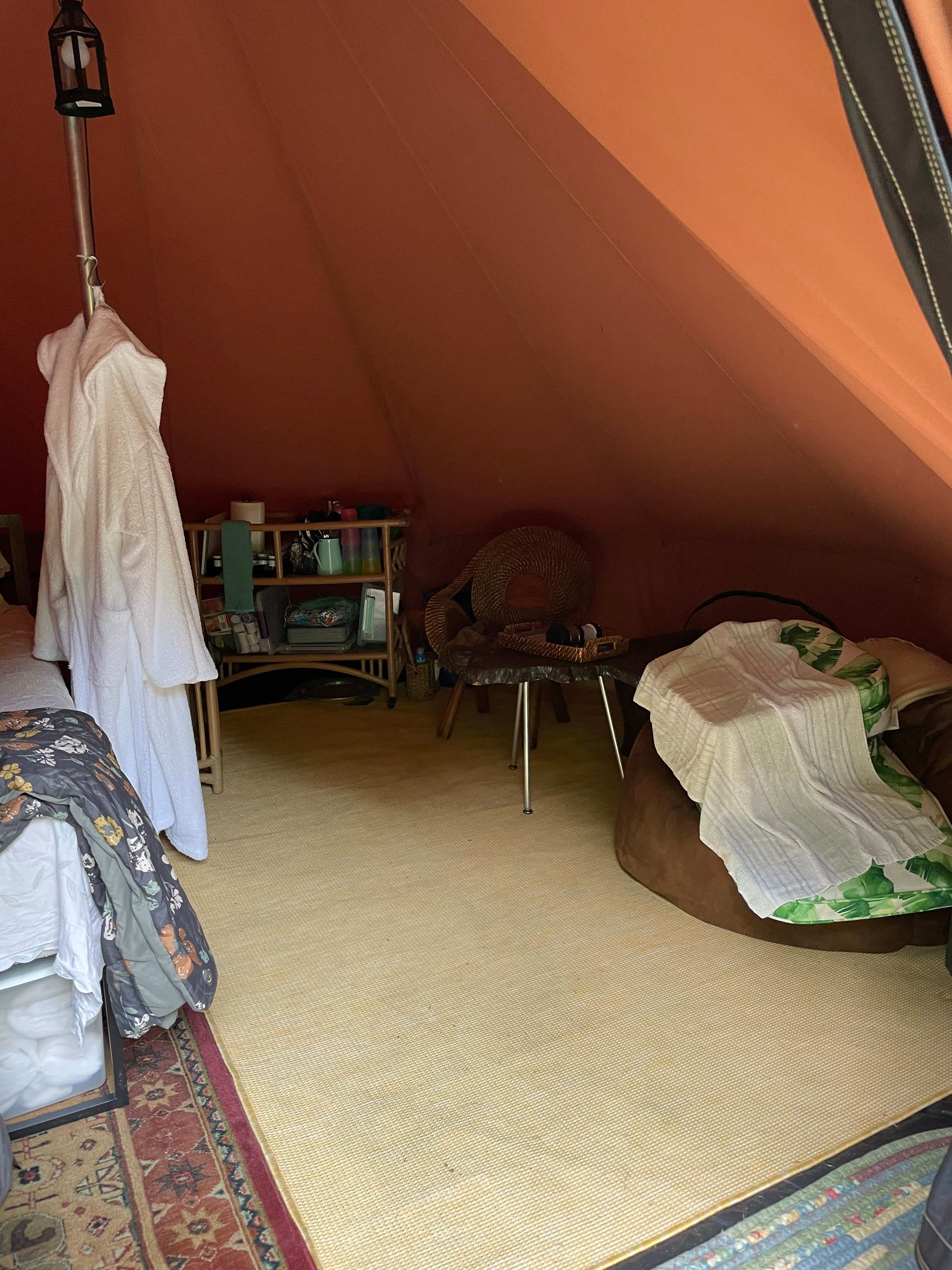 Romantic Botanical Glamping