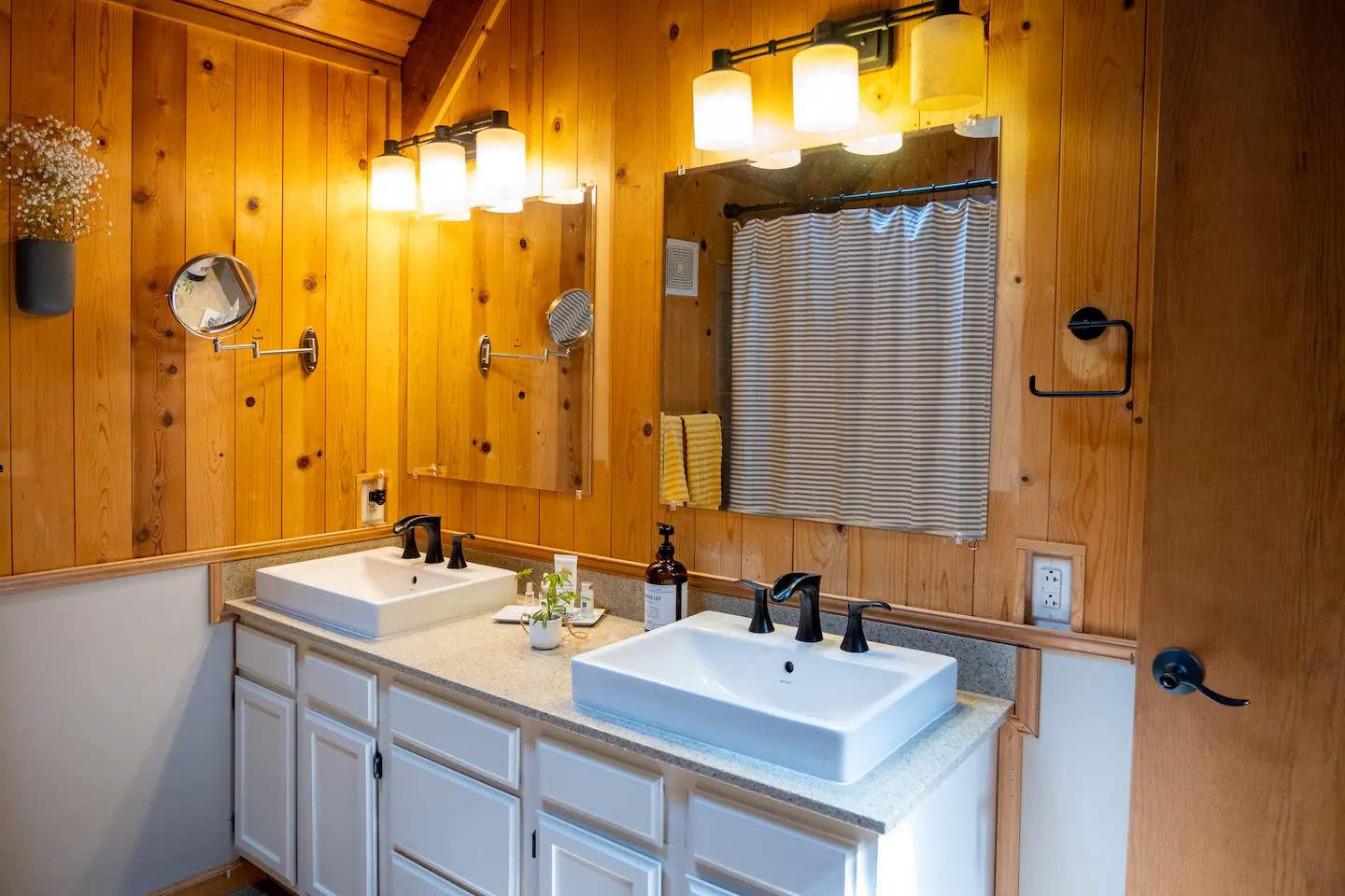 Marvelous Mountain Log Cabin