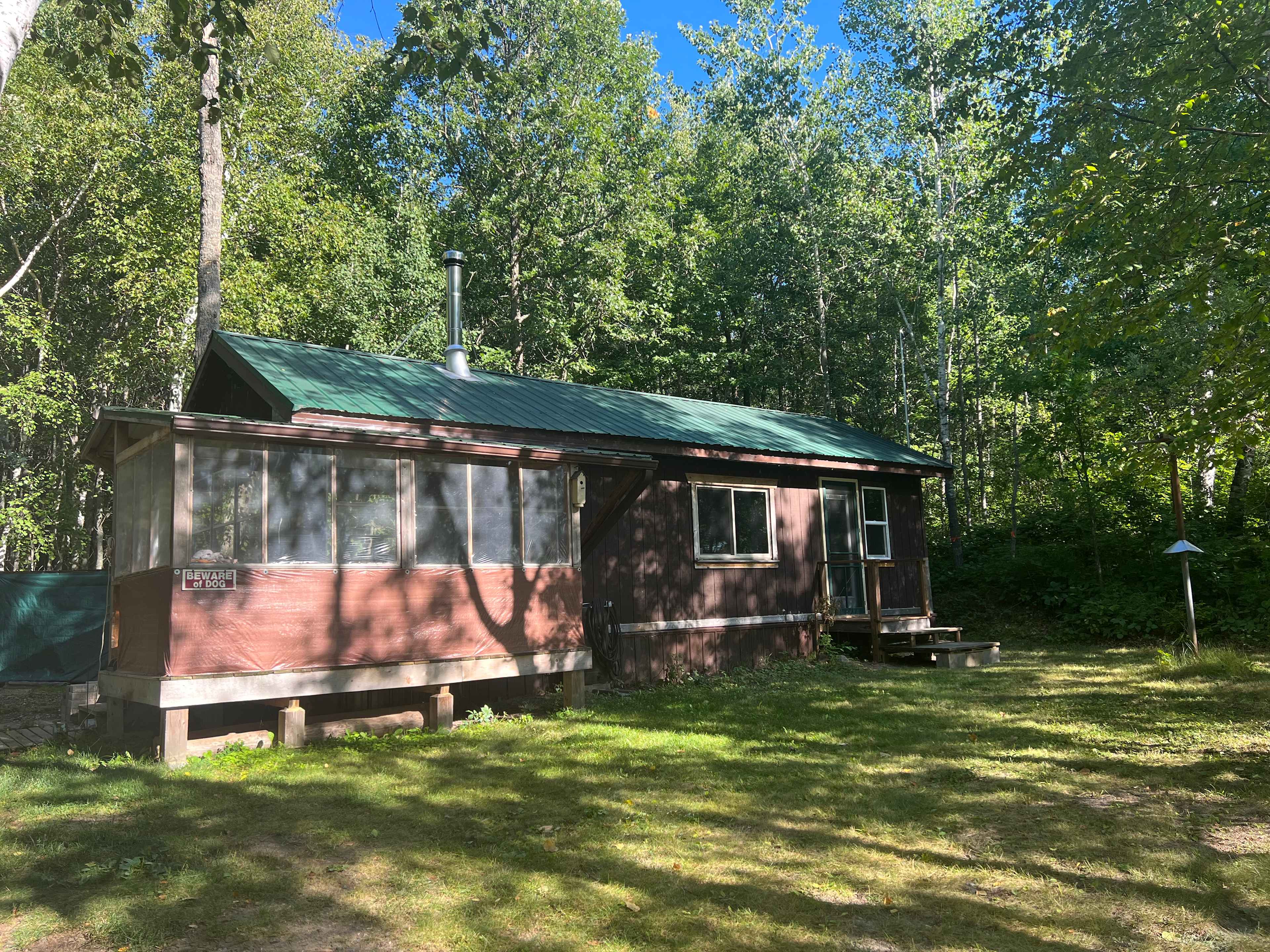 Paul’s Lakeside Cottage
A 500 square foot very comfortable base camp