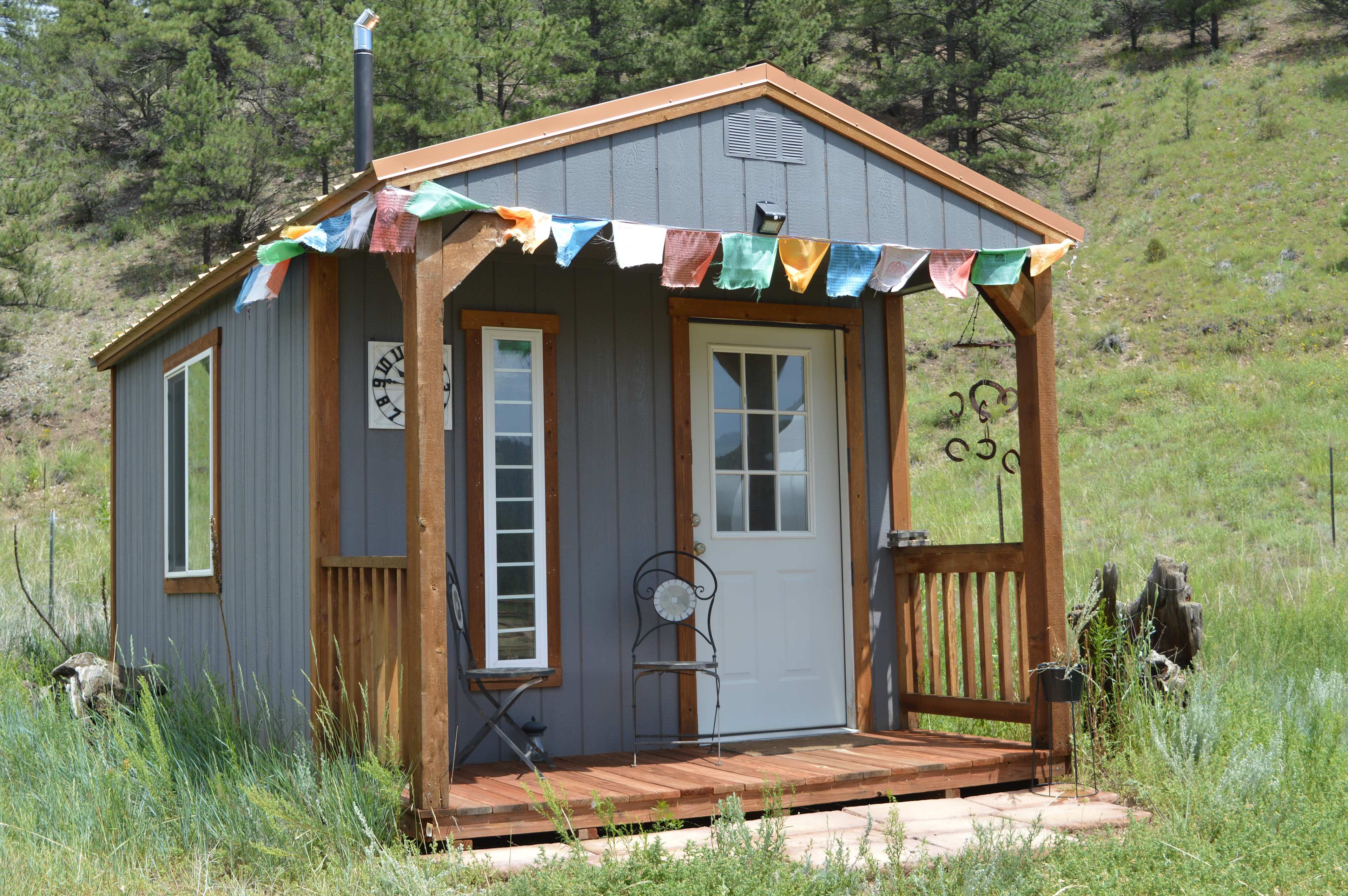 Luxury Cabin. Sleeps 1-2. Includes full mattress and bedding. Woodstove.