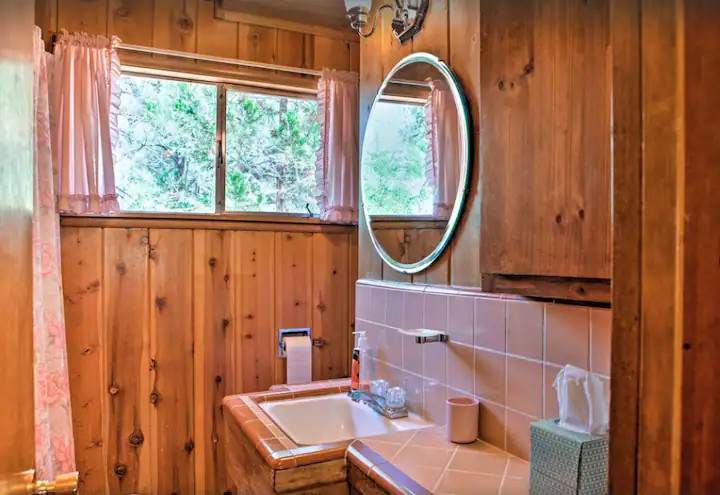 Gorgeous Hardwood Cabin in Wrightwood
