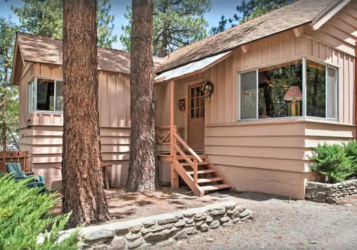Gorgeous Hardwood Cabin in Wrightwood