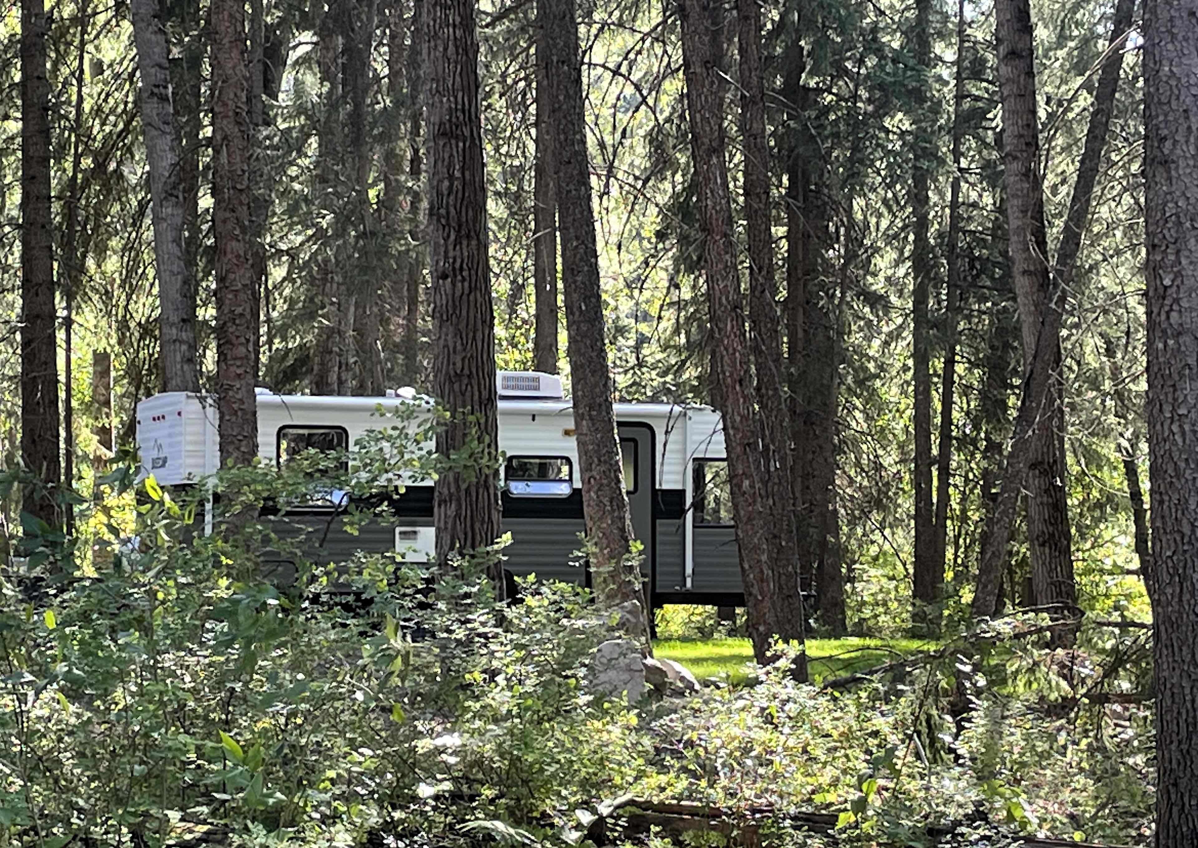 Charming Creekside Caravan