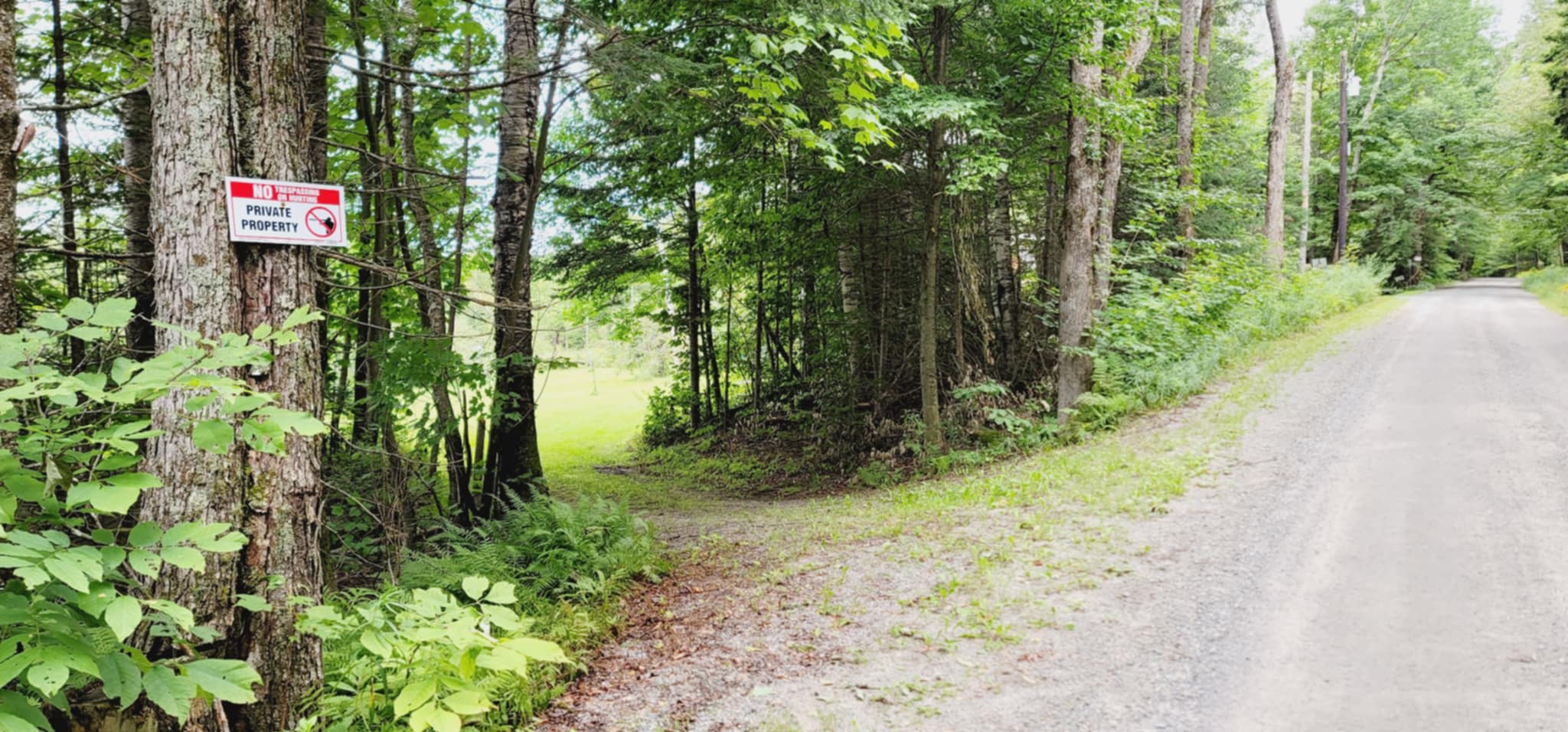 This is the entrance for the Upper Field and Meadow campsites at Mormor and Grampy's Place.