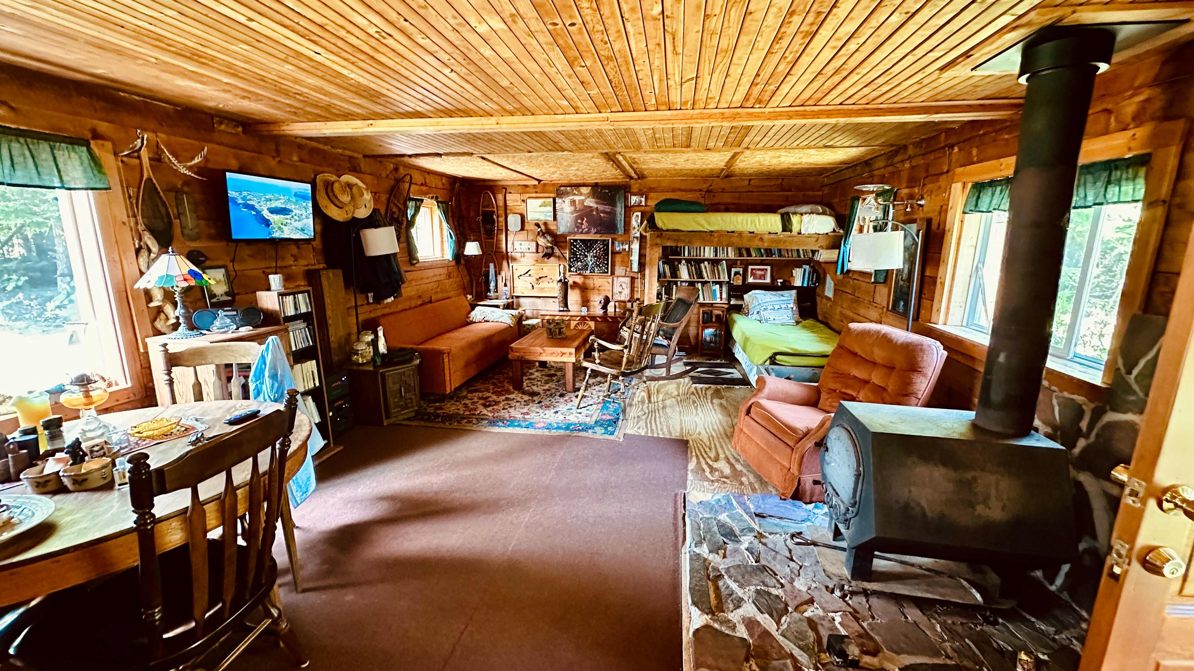 Little Brocky Lake Cabin & Sauna