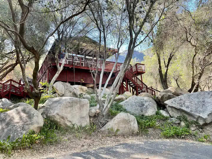 Sequoia Treehouse On the Rocks