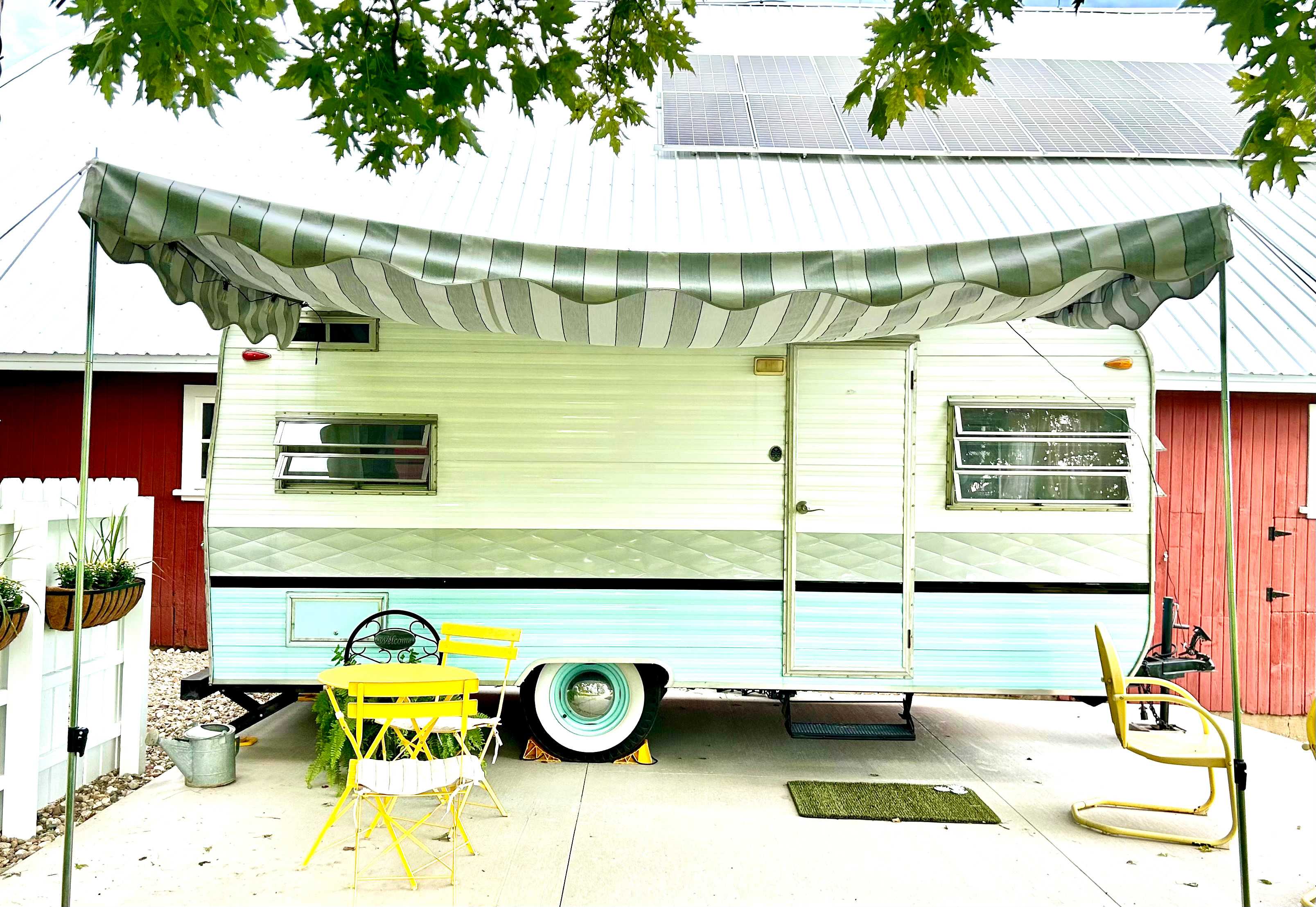 Welcome to Betty! Our darling 68' Comet camper ❤