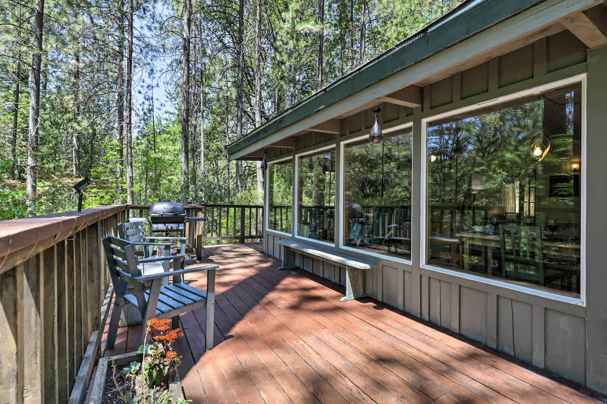 Cobb Mtn Retreat Cabin w/ Hot Tub