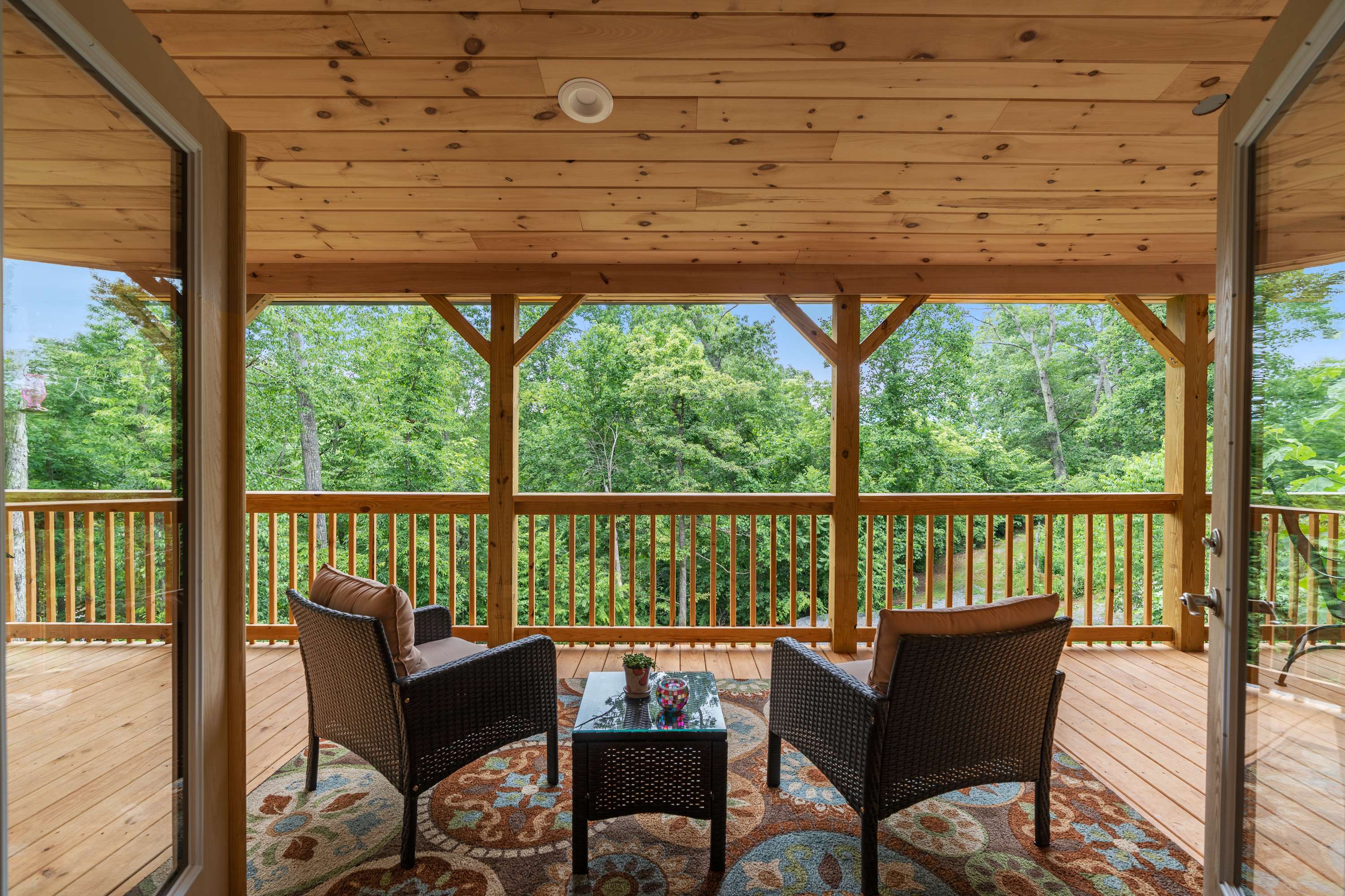 Come and Relax!  Enjoy Spring, Fall and Winter Long Range Blue Mountain Views!  