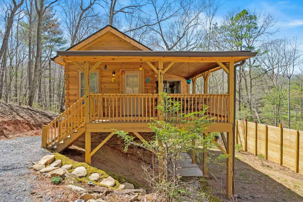 Hummingbird Healing Cabin!  A NEW Cabin just 15 minutes to downtown Asheville! 
